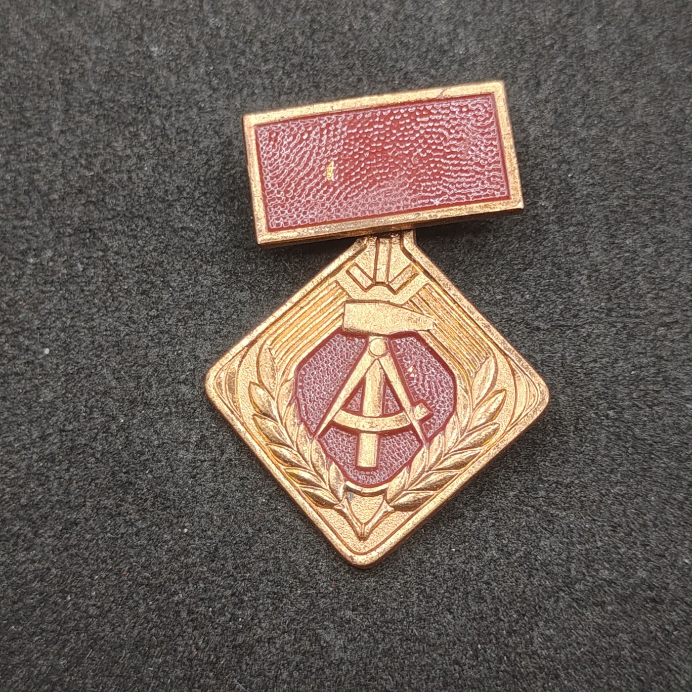 全场0元起拍 第152期 咸鱼国勋章拍卖专场 5月1日（周三）下午6：00开始 东德个人劳动奖章 稀有上挂