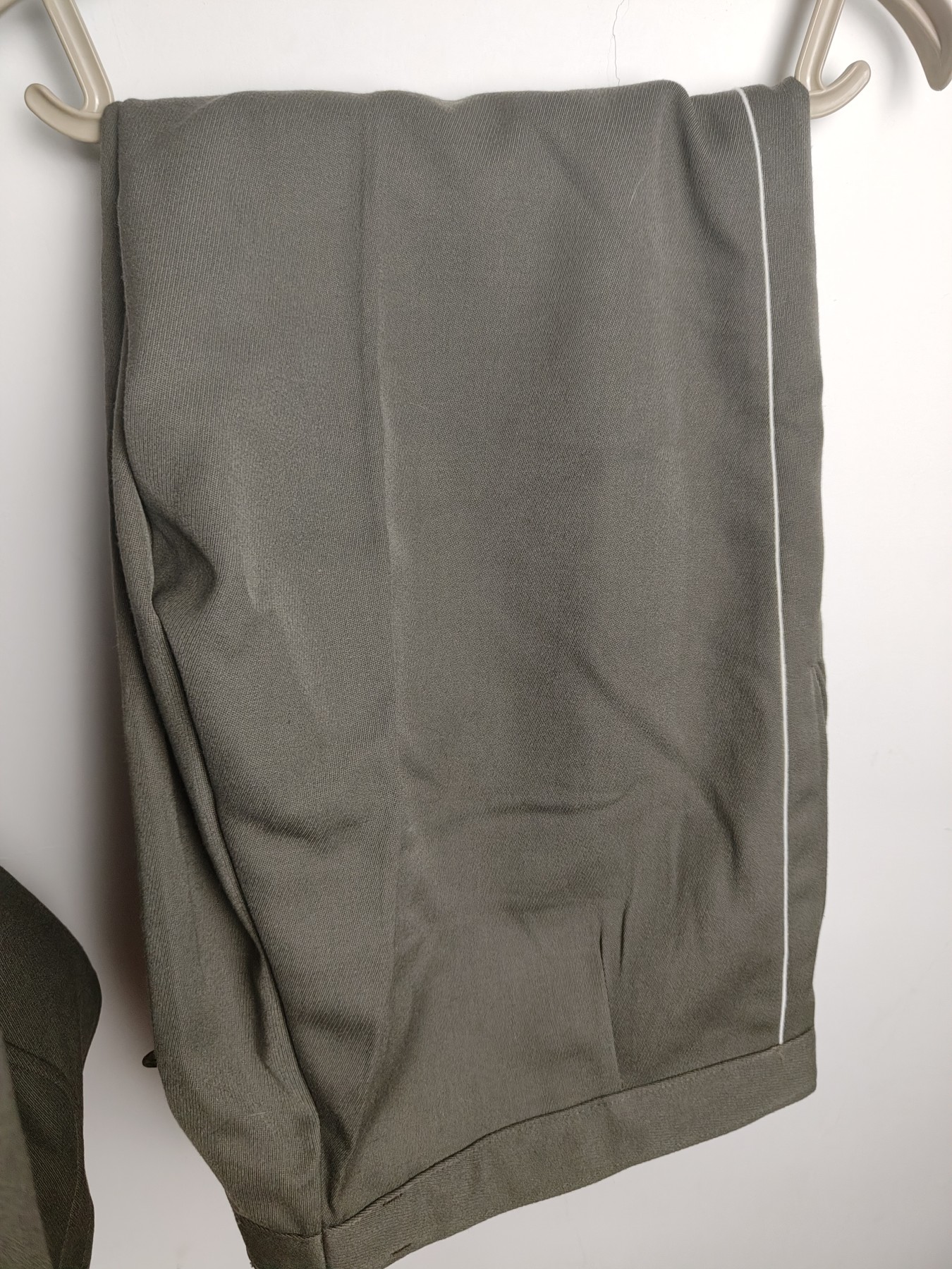 全场0元起拍 第152期 咸鱼国勋章拍卖专场 5月1日（周三）下午6：00开始 东德陆军军官裸服一套胸围106 肩宽46 衣长73 袖长62 腰围90 裤长95