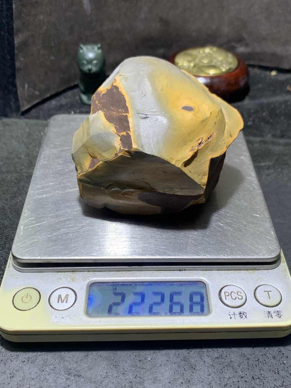 精美罕见新疆多彩泥石原石把件（镇纸，摆件） 一块，