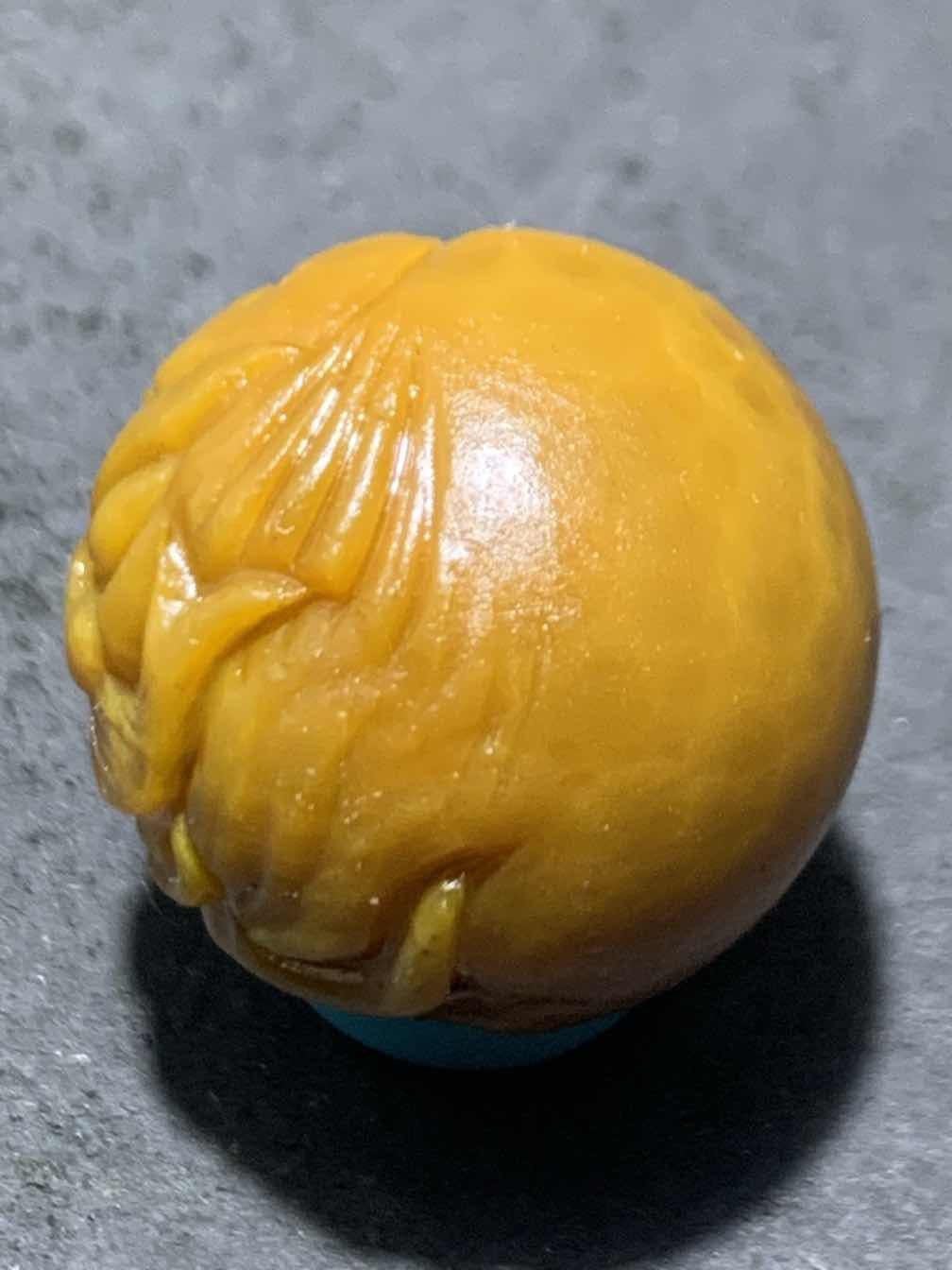 精美亚光高玉化黄战国红玛瑙手工雕刻钟馗圆珠一个，