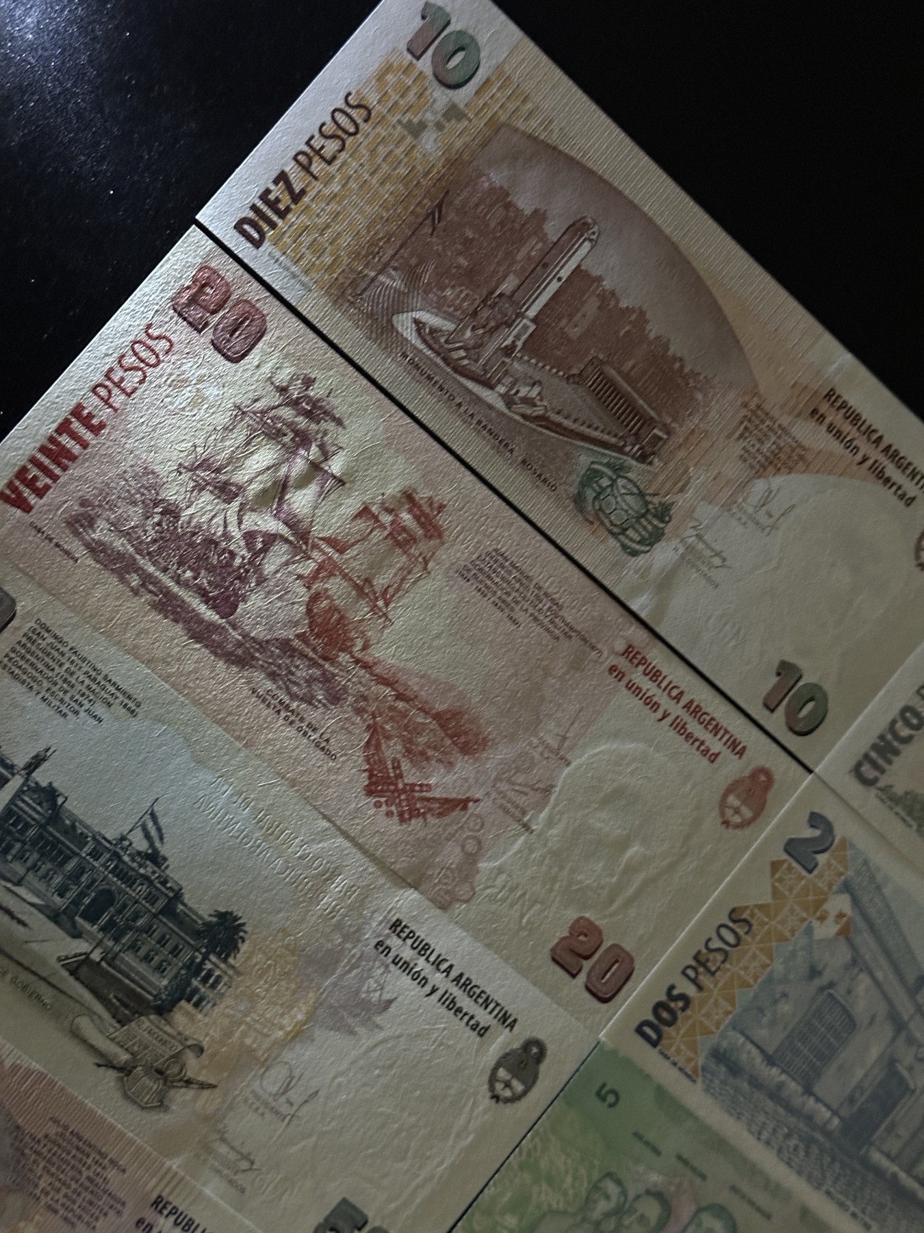 《外钞收藏家》第三百六十五期（连拍第二场） 阿根廷8张一起 全新UNC