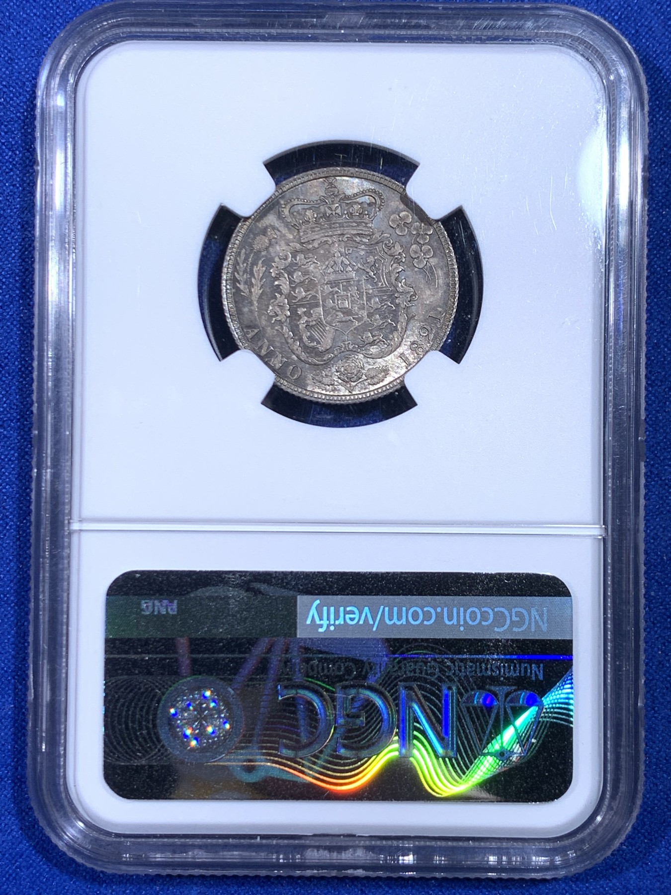 《竞宝斋》第263场-周日，周一 2场连拍 (全场包邮) NGC MS62 英国 1821年乔治四世三花1先令银币，英伦原味老彩包浆，味道非常好。精美富丽的三花，英系收藏必备经典