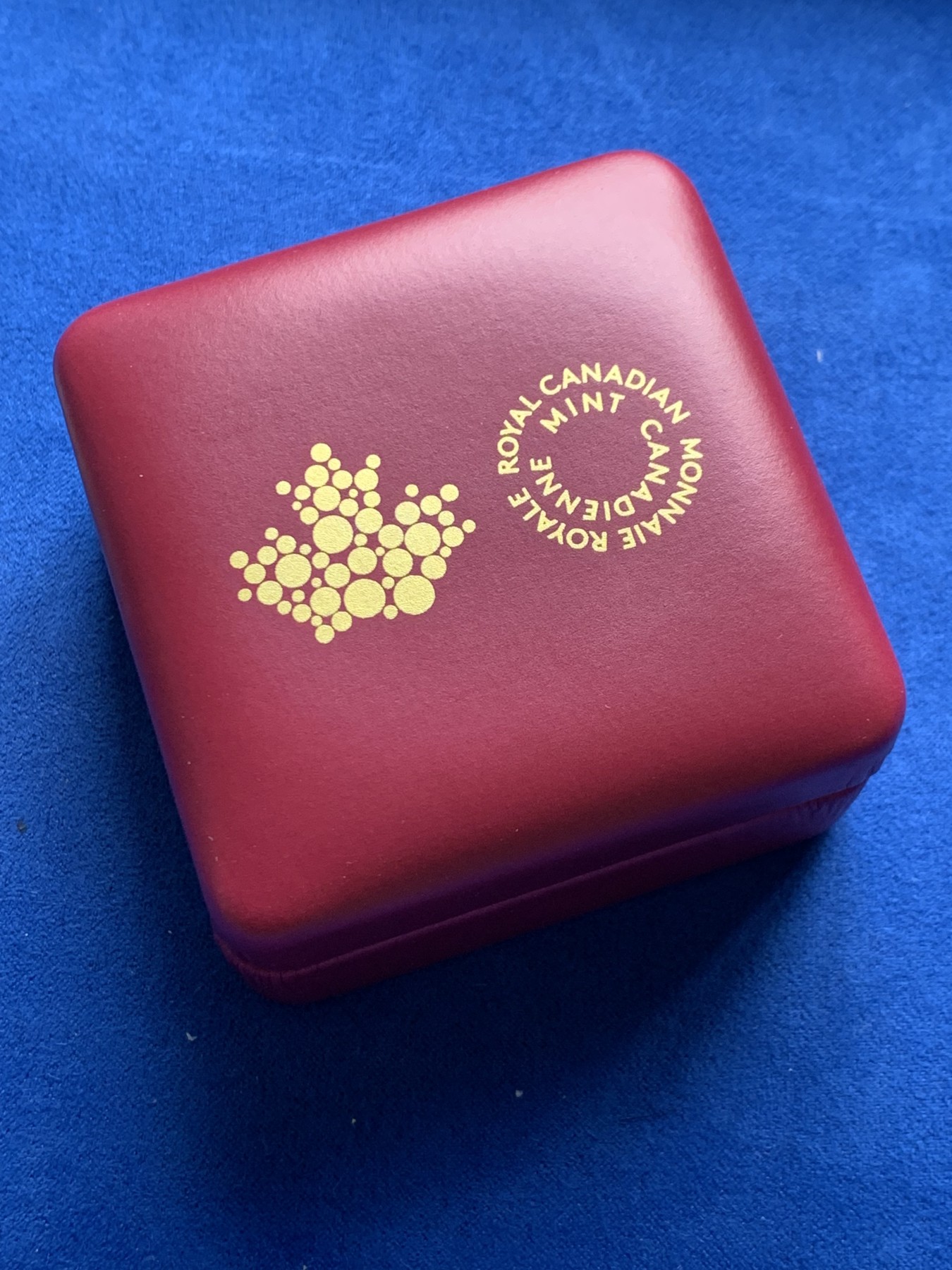 《竞宝斋》第263场-周日，周一 2场连拍 (全场包邮) 加拿大2014年发行的枫叶树冠系列4秋叶倾城彩银币-20加元（克劳斯获奖币-2016年最佳克朗币，裸币市价1200+） 1盎司999银 38mm 礼盒装