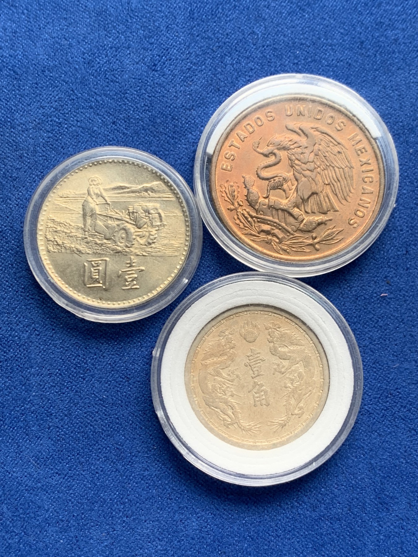 《竞宝斋》第263场-周日，周一 2场连拍 (全场包邮) 3枚一组 中国台湾省1969粮农组织壹圆纪念币+伪满洲国双龙壹角+墨西哥铜币20分