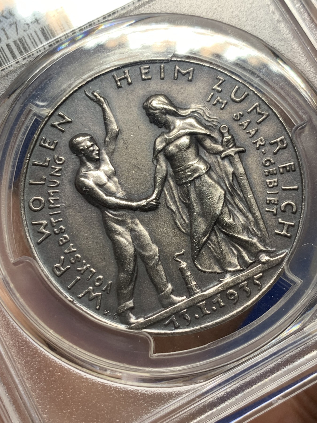 《竞宝斋》第263场-周日，周一 2场连拍 (全场包邮) PCGS SP62 1935年德国萨尔区回归纪念银章 正面为矿工与执剑女神 背面为三指齐手礼在岩石中升起 卡尔哥茨作品