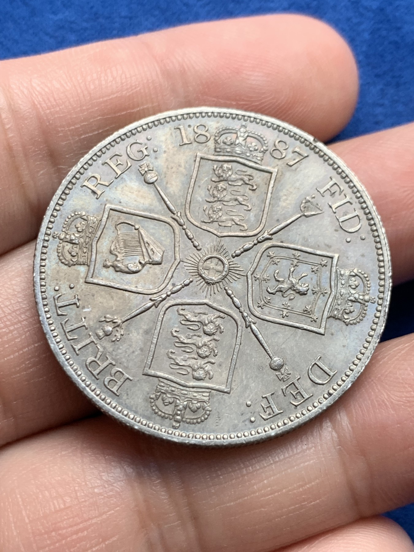 《竞宝斋》第263场-周日，周一 2场连拍 (全场包邮) 带盒 6枚一组 英国 1887 维多利亚 高冠版 银币 黑包浆 细节见图 从3便士到双福林银币