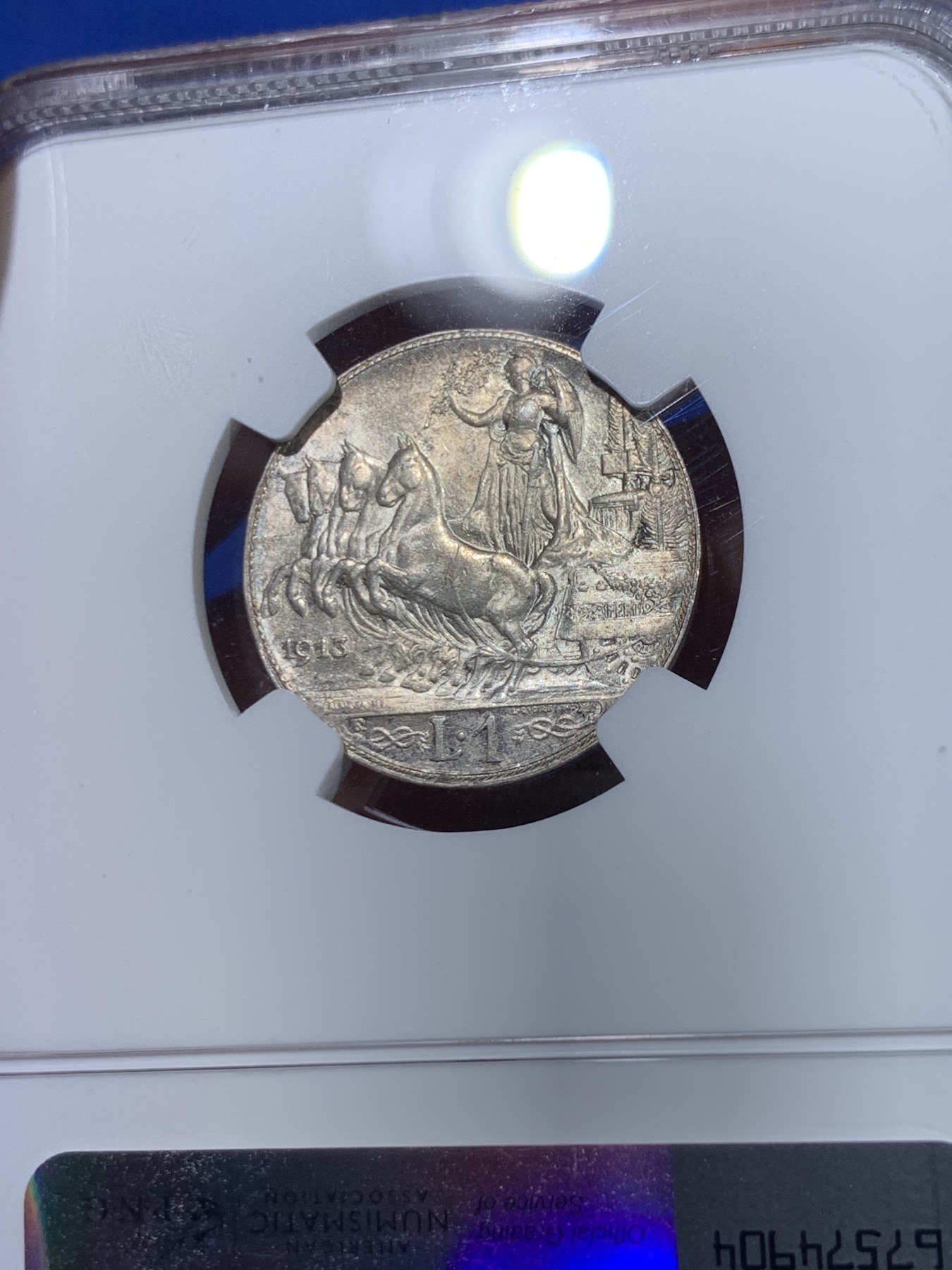 《竞宝斋》第263场-周日，周一 2场连拍 (全场包邮) NGC MS63 意大利1913年圈版马车1里拉银币，经典女神四马车，底板黄油强转光，华丽设计，原始状态，略有低评，少见的圈版马车。