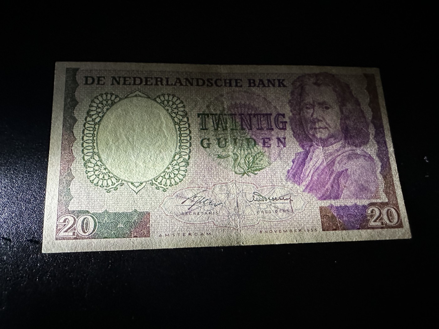 《外钞收藏家》第三百六十五期（连拍第二场） 1955年荷兰20盾 毒蛇 有折 AU-品相