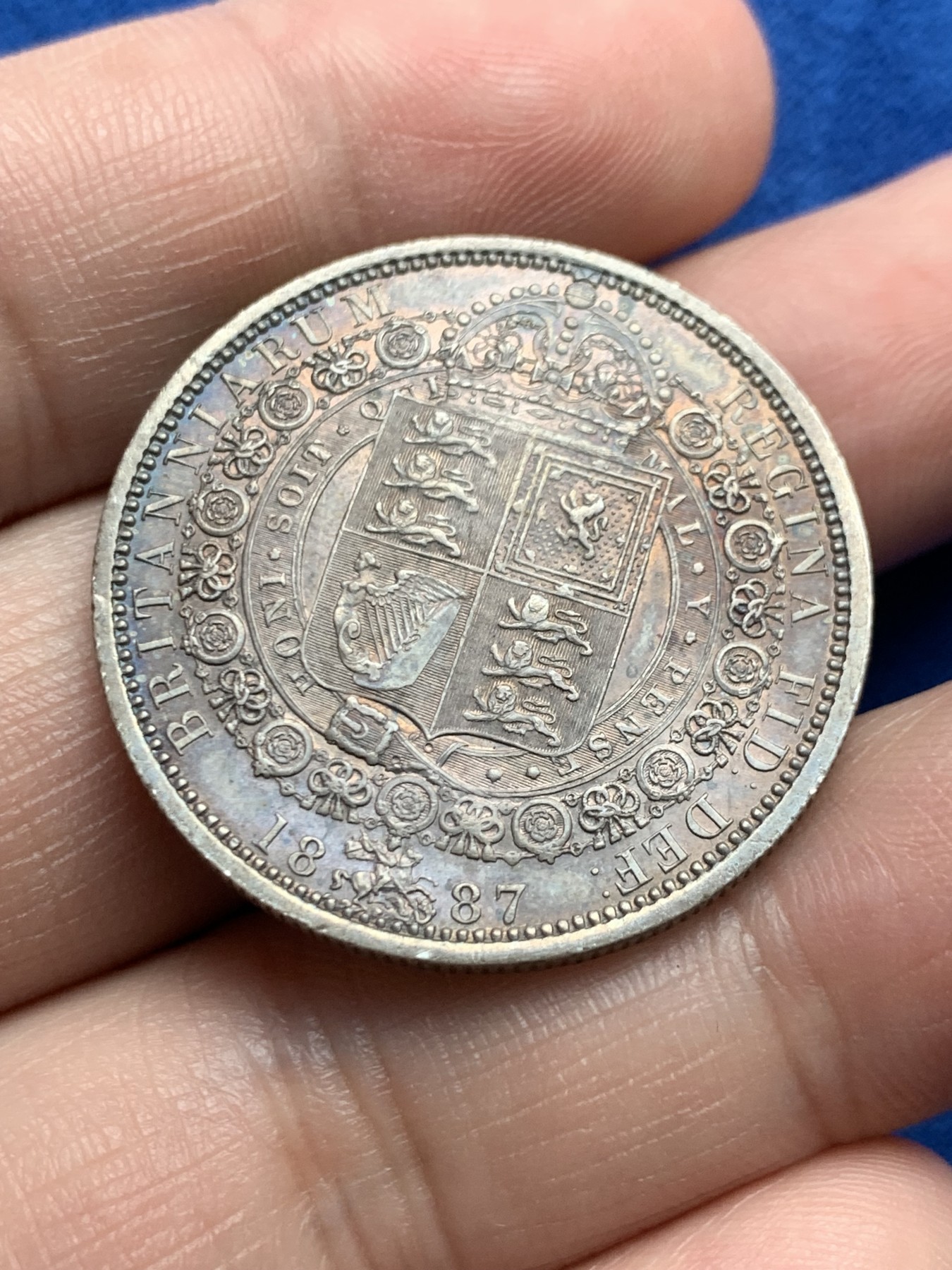 《竞宝斋》第263场-周日，周一 2场连拍 (全场包邮) 带盒 6枚一组 英国 1887 维多利亚 高冠版 银币 黑包浆 细节见图 从3便士到双福林银币