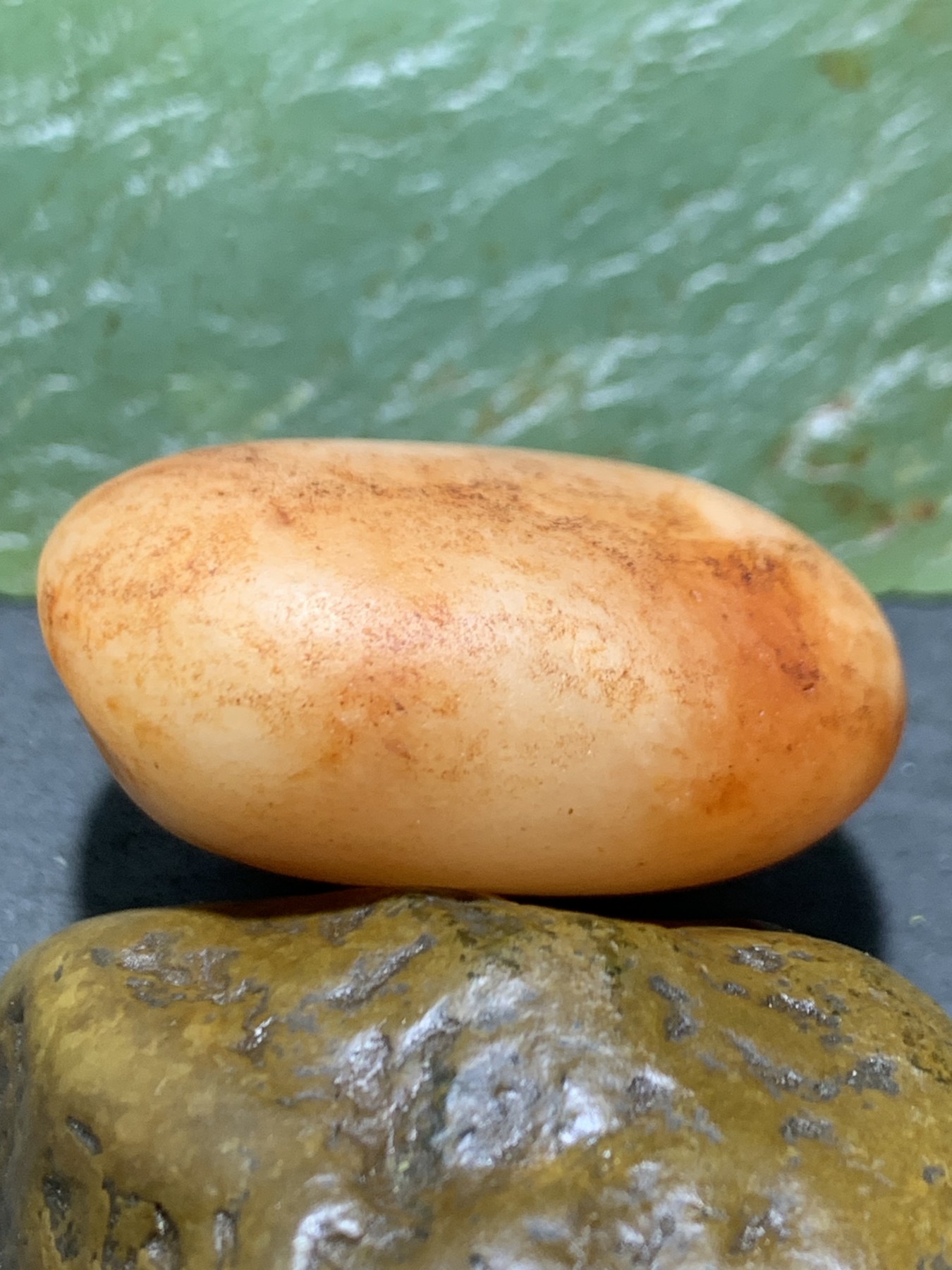 精美天然地表高圆度金丝玉籽料原石一块