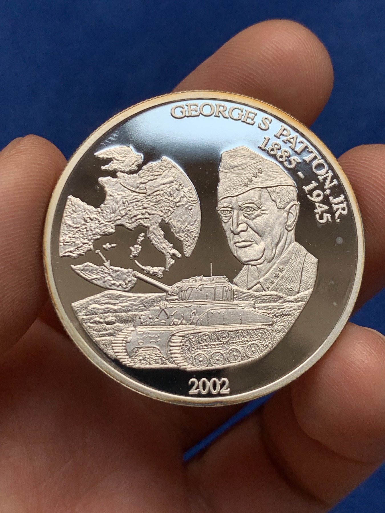 《竞宝斋》第263场-周日，周一 2场连拍 (全场包邮) 2002年 刚果草原狮子10法郎银币 背面为乔治·巴顿和坦克 925银 26克