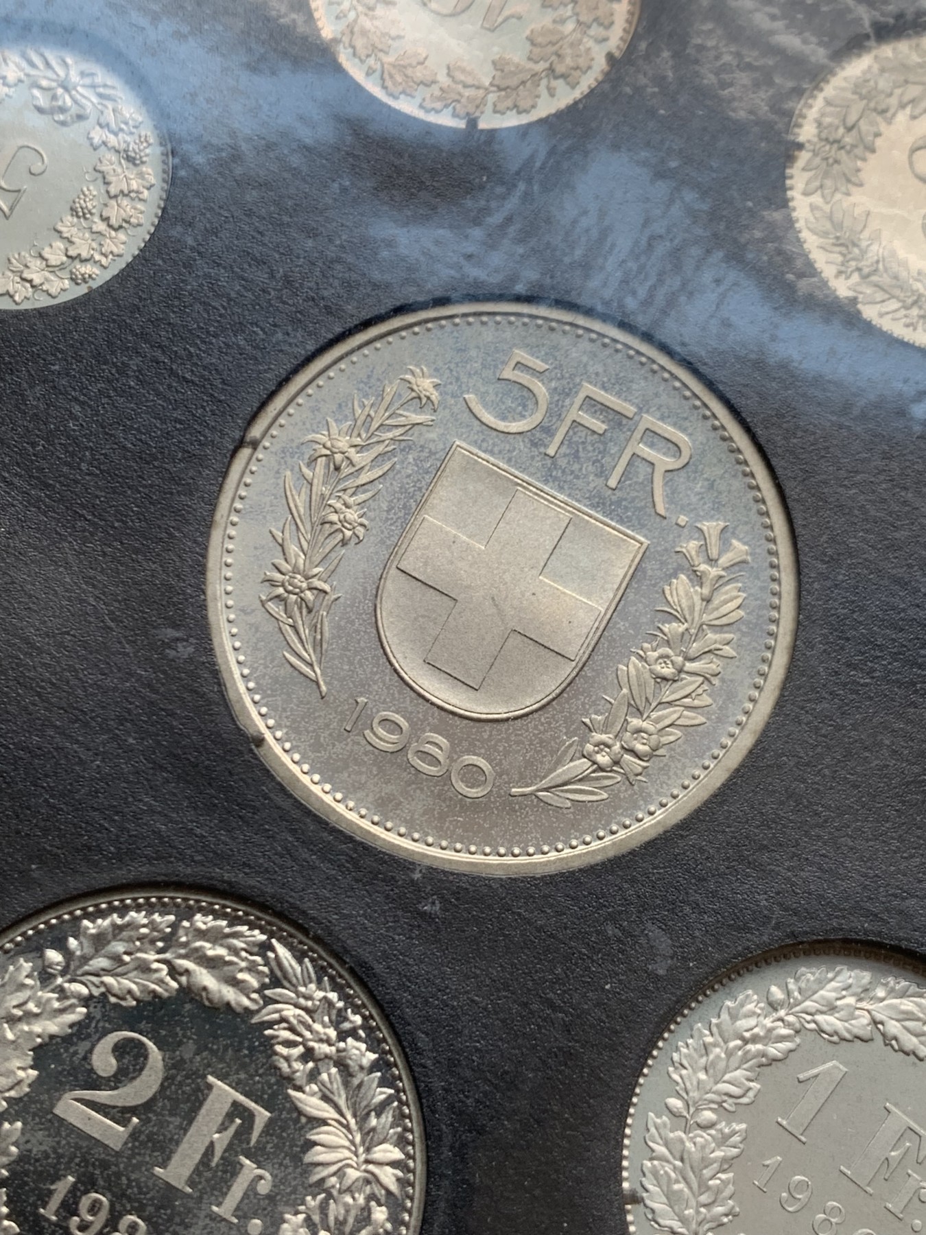 《竞宝斋》第263场-周日，周一 2场连拍 (全场包邮) 瑞士1980年 八枚精制币套装 早期造币厂封装版