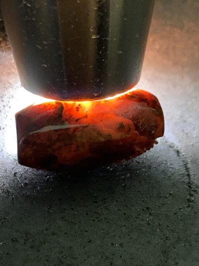 精美亚光冰飘战国红玛瑙手工雕刻双鱼桶珠一个(寓意，富贵有余）， 精美亚光冰飘战国红玛瑙手工雕刻双鱼桶珠一个(寓意，富贵有余），