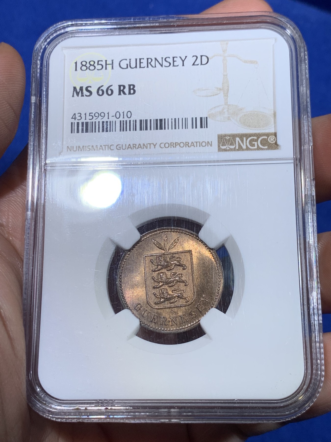 《竞宝斋》第263场-周日，周一 2场连拍 (全场包邮) NGC MS66RB 根西顿1885年3叶雄狮版2道布 极高分铜币