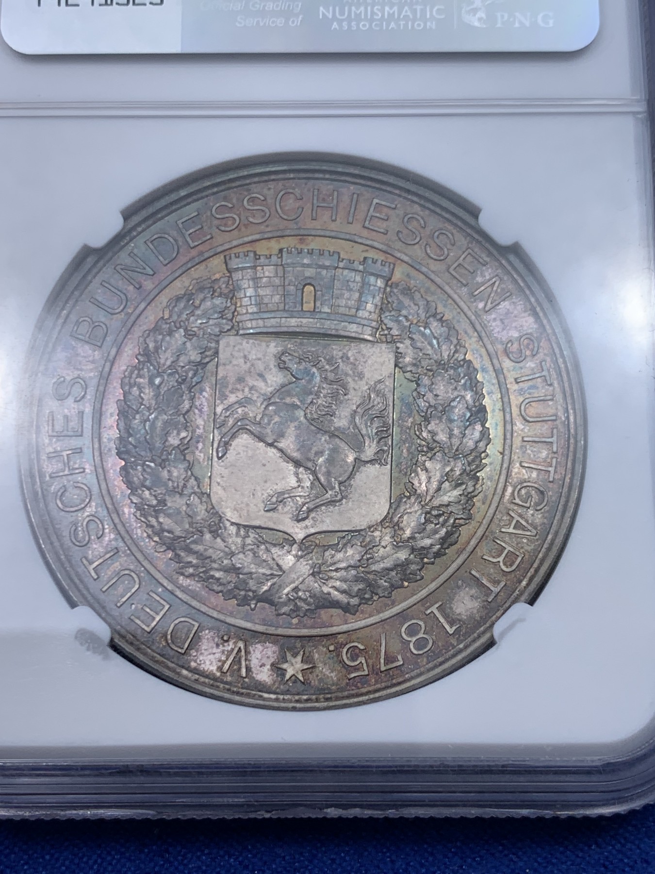 《竞宝斋》第263场-周日，周一 2场连拍 (全场包邮) NGC MS62 德国1875年斯图加特射击节纪念银章，镜面底板，双面五彩包浆，德国早期射击节大银章，稀少品种！