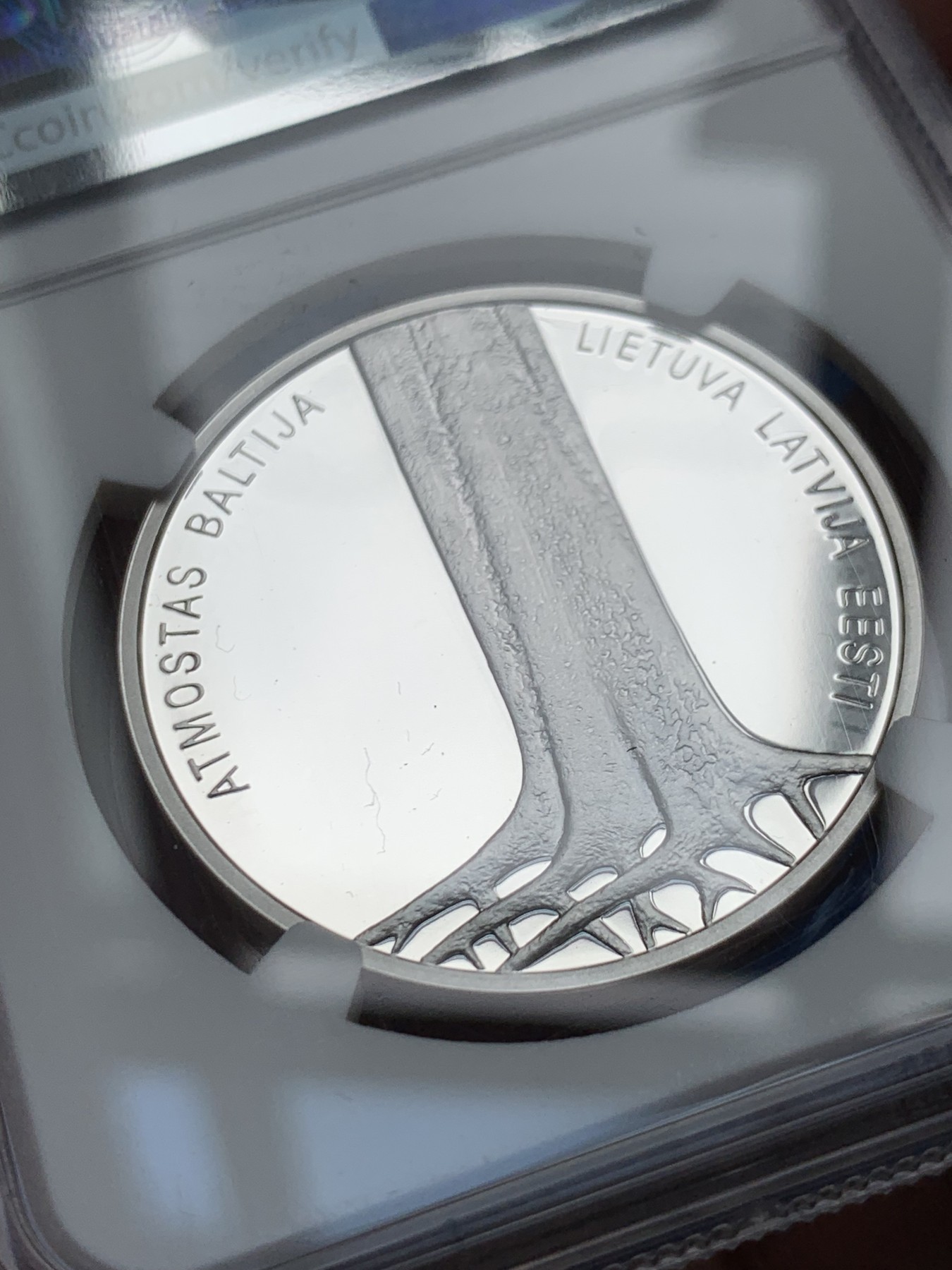 《竞宝斋》第263场-周日，周一 2场连拍 (全场包邮) NGC PF69UC 拉脱维亚2014年发行波罗的海之路独立25周年彩银5欧纪念币（双料大奖币~2015硬币之星最佳银币第二，2016年克劳斯最佳当代事件币）带盒 22克 35mm 925银