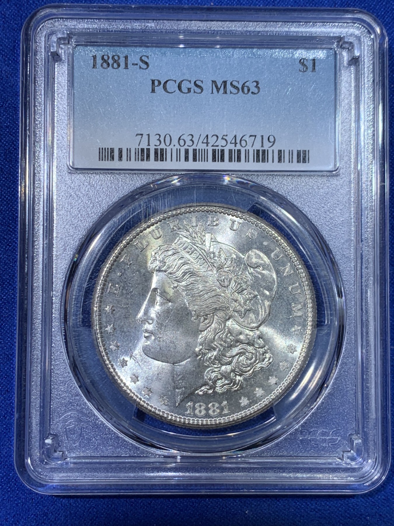 《竞宝斋》第263场-周日，周一 2场连拍 (全场包邮) PCGS MS63 美国1881年摩根银币 转光一流 背面略带PL质感  盒子背面支撑脚小磕 小问题