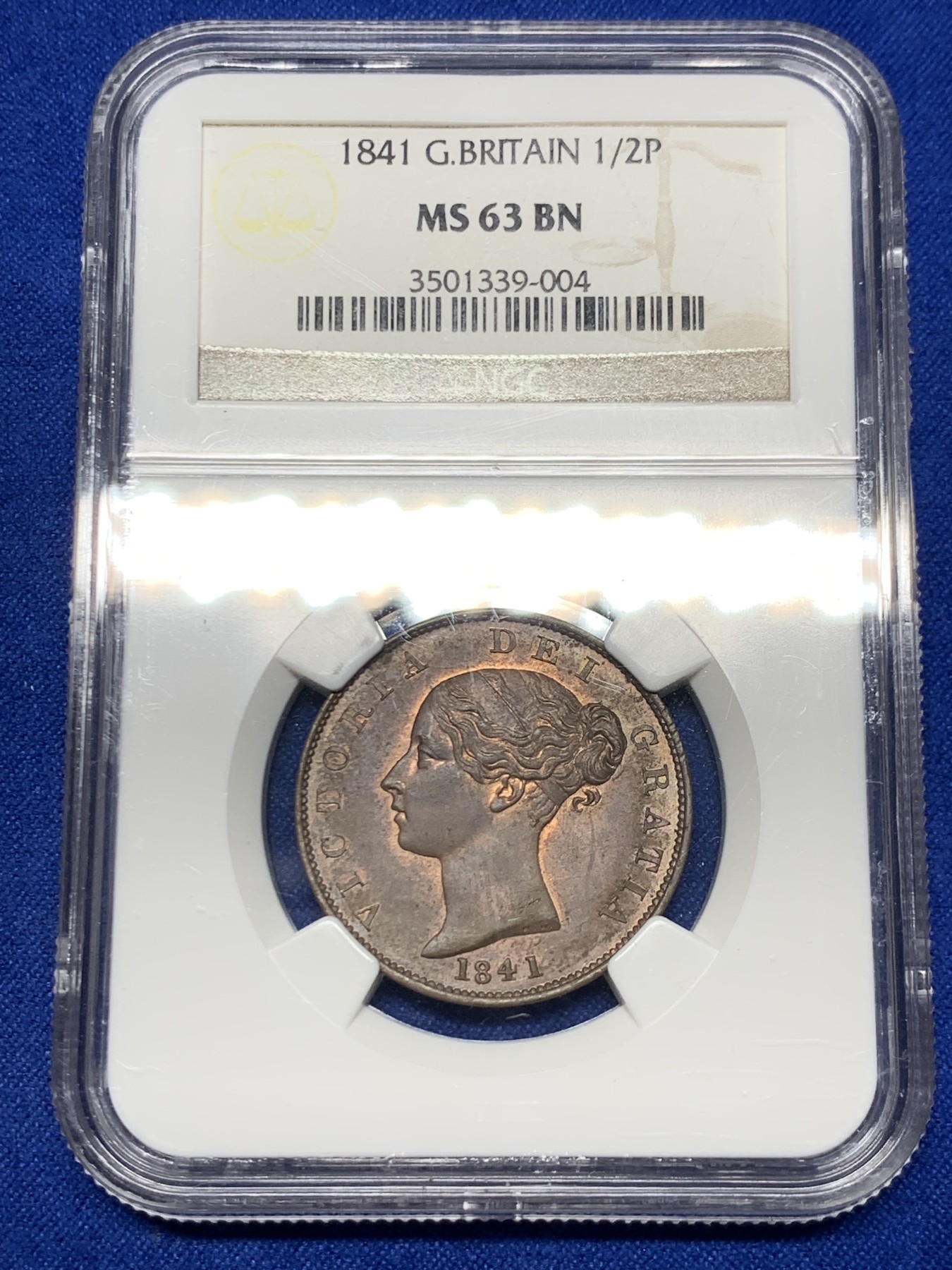 《竞宝斋》第263场-周日，周一 2场连拍 (全场包邮) NGC MS63BN 英国1841年维多利亚1/2便士铜币，小维早期年份。状态极佳的一颗，中心部位铜光犹存，小维发丝女神胸口状态犀利，观感不输64。老盒严评