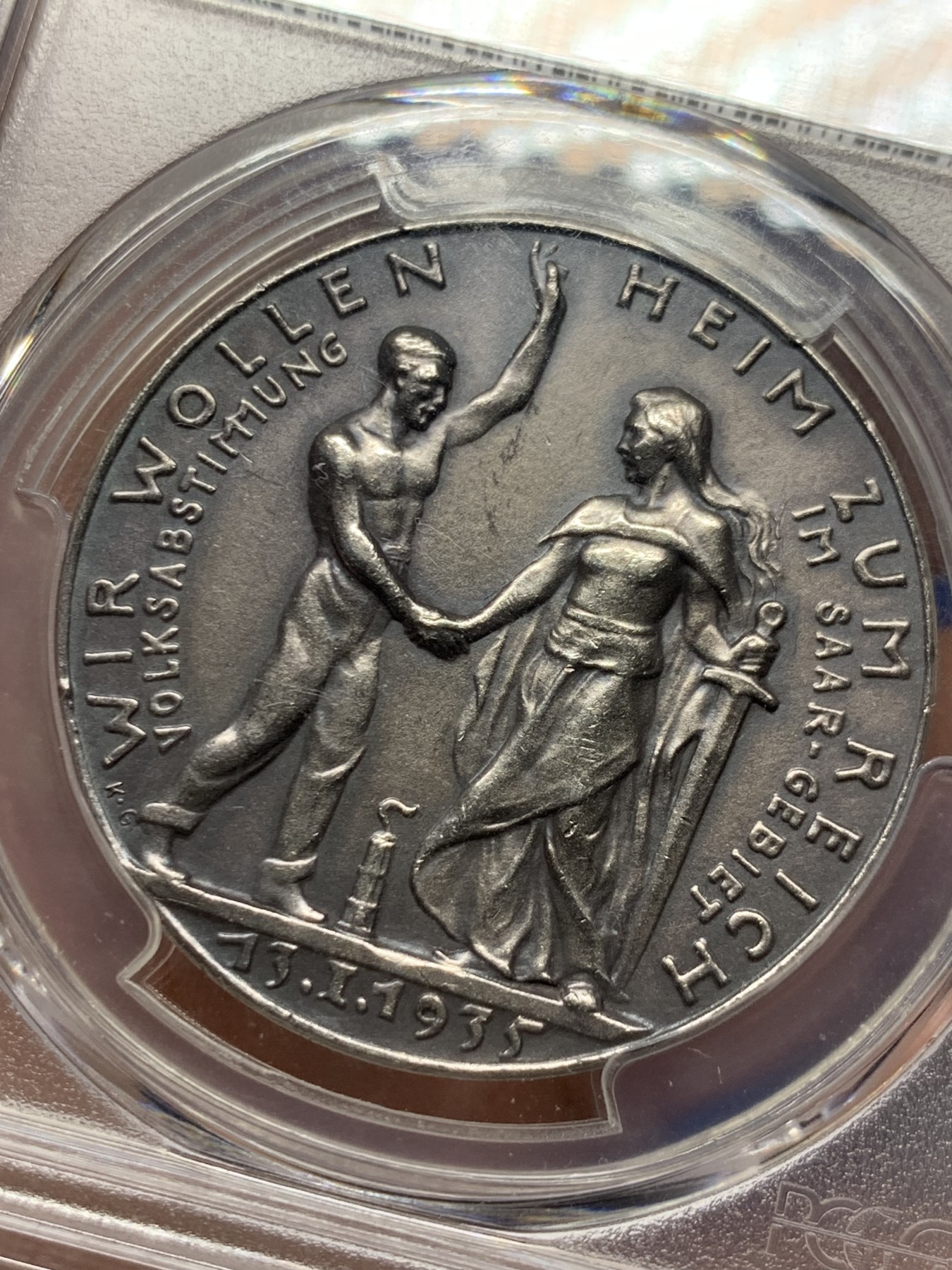 《竞宝斋》第263场-周日，周一 2场连拍 (全场包邮) PCGS SP62 1935年德国萨尔区回归纪念银章 正面为矿工与执剑女神 背面为三指齐手礼在岩石中升起 卡尔哥茨作品