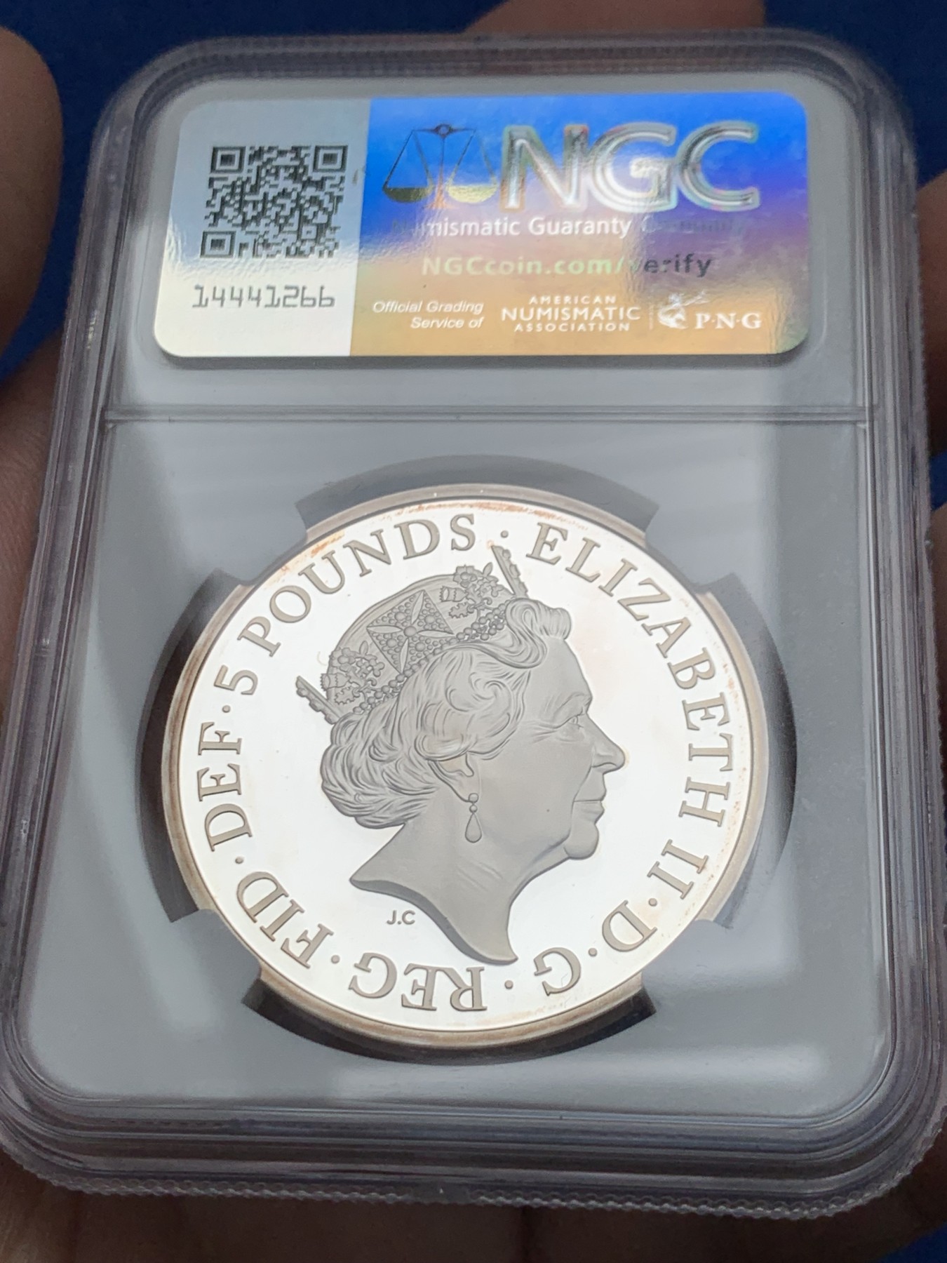 《竞宝斋》第263场-周日，周一 2场连拍 (全场包邮) NGC PF68UC 英国 2017年 女王伊丽莎白二世在位65周年 5镑 银币（蓝宝石禧年纪念，盒证齐全，性价比超高）