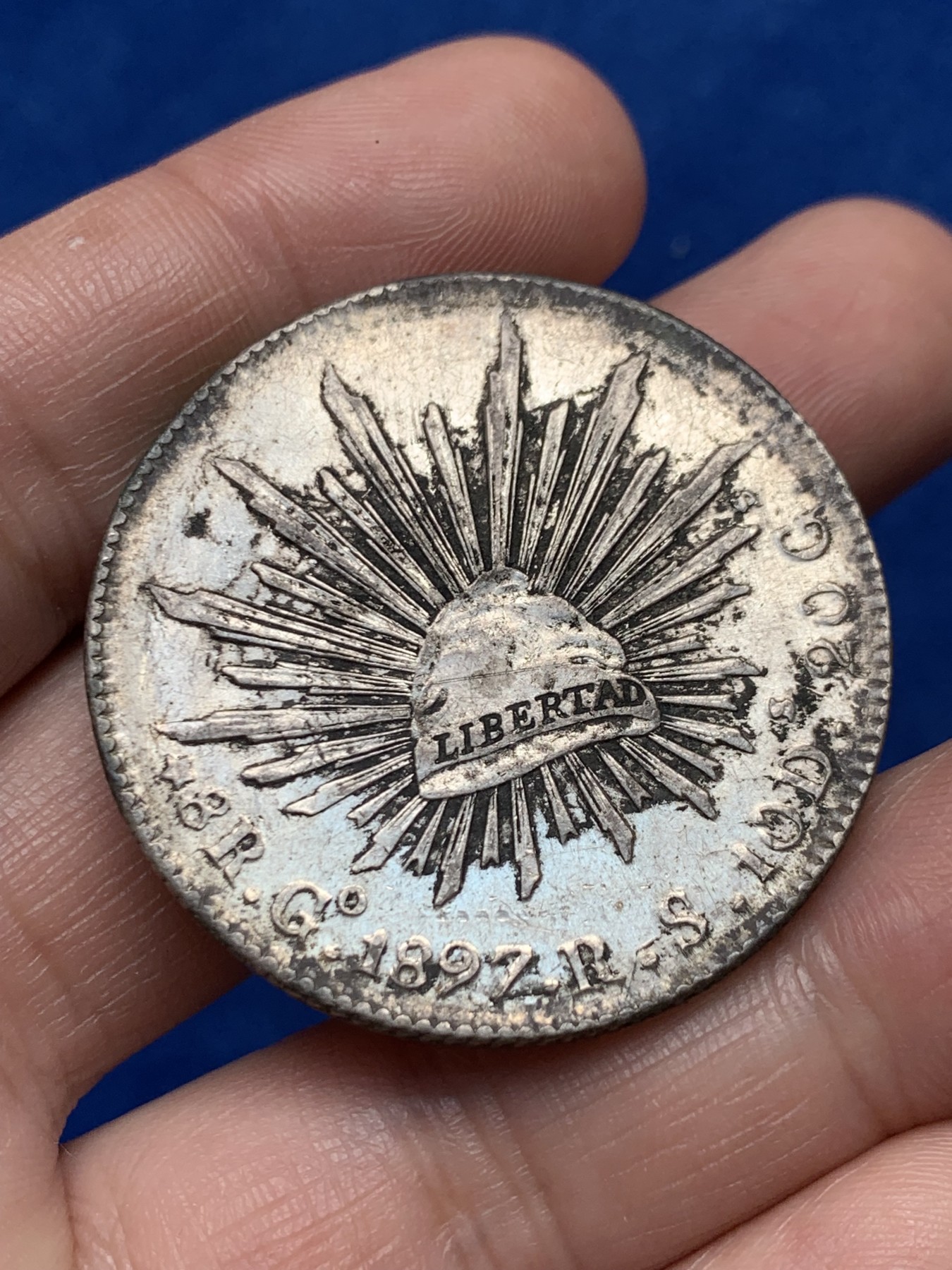 《竞宝斋》第263场-周日，周一 2场连拍 (全场包邮) 墨西哥1897年花边鹰洋8R银币 原味包浆 细节见图