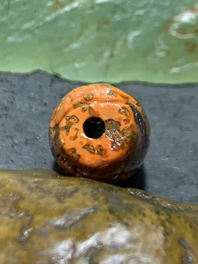 精美亚光冰飘战国红玛瑙手工雕刻双鱼桶珠一个(寓意，富贵有余）， 精美亚光冰飘战国红玛瑙手工雕刻双鱼桶珠一个(寓意，富贵有余），