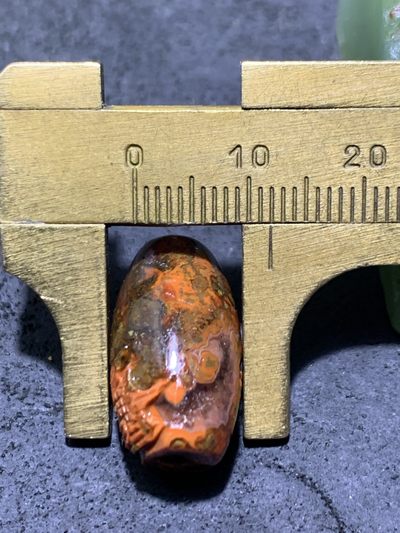 精美亚光冰飘战国红玛瑙手工雕刻双鱼桶珠一个(寓意，富贵有余）， 精美亚光冰飘战国红玛瑙手工雕刻双鱼桶珠一个(寓意，富贵有余），