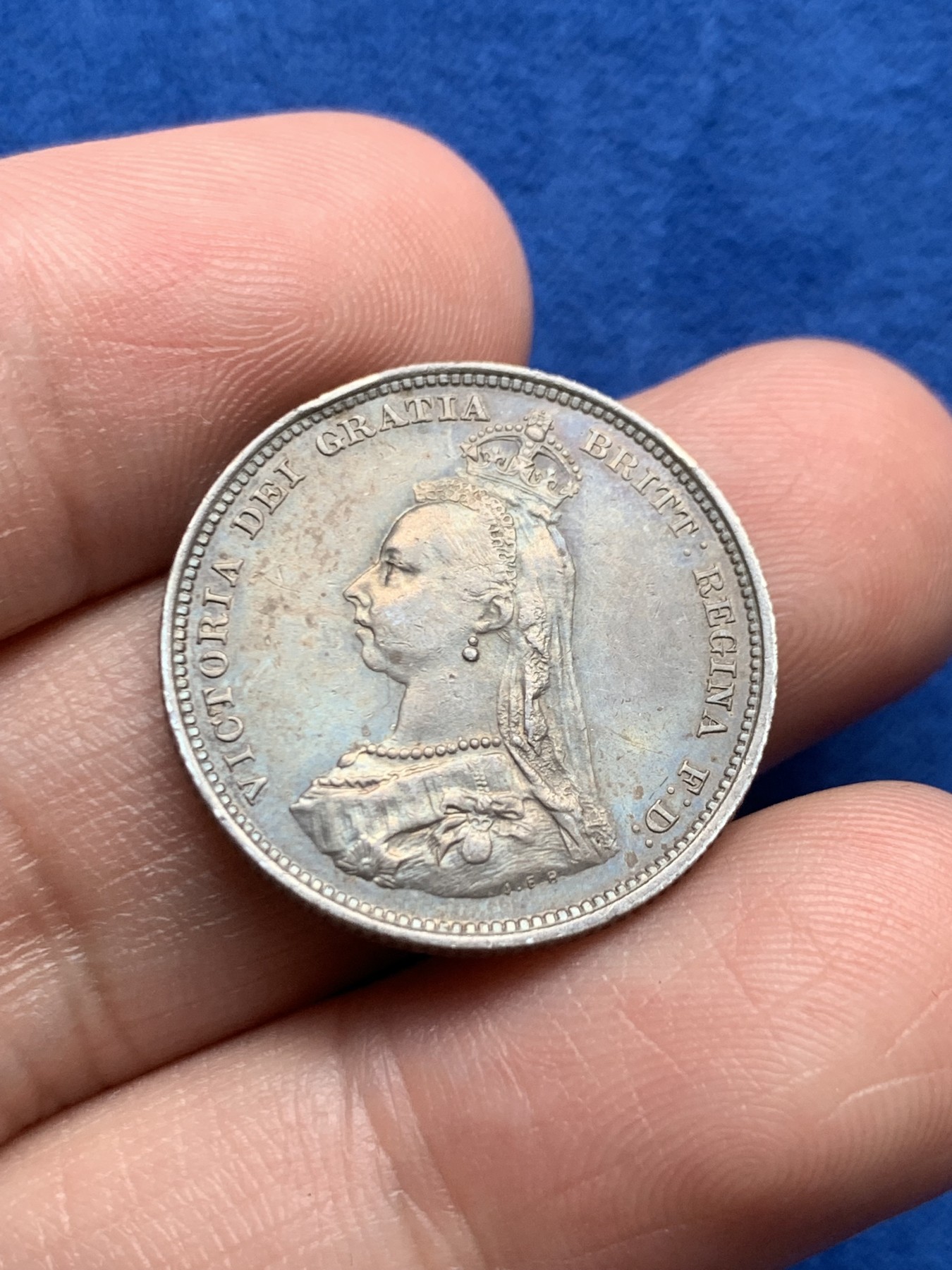 《竞宝斋》第263场-周日，周一 2场连拍 (全场包邮) 带盒 6枚一组 英国 1887 维多利亚 高冠版 银币 黑包浆 细节见图 从3便士到双福林银币