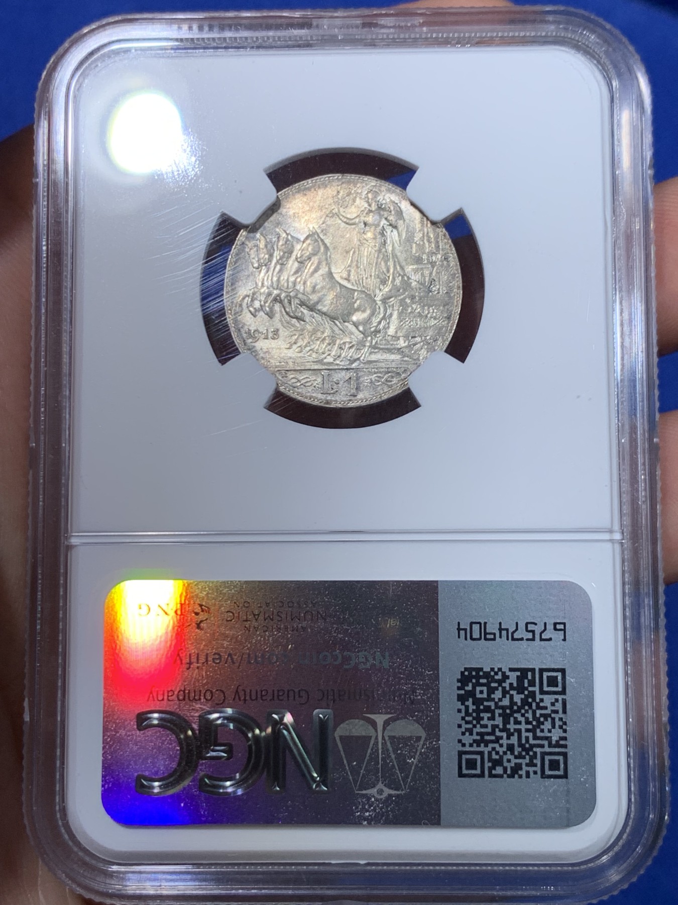 《竞宝斋》第263场-周日，周一 2场连拍 (全场包邮) NGC MS63 意大利1913年圈版马车1里拉银币，经典女神四马车，底板黄油强转光，华丽设计，原始状态，略有低评，少见的圈版马车。