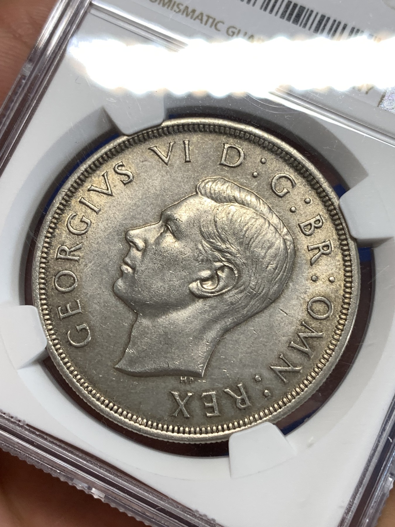 《竞宝斋》第263场-周日，周一 2场连拍 (全场包邮) NGC MS62 英国 1937年 乔治六世登基纪念克朗大银币 英系经典品种，光度很好，比木马剑少一个量级。