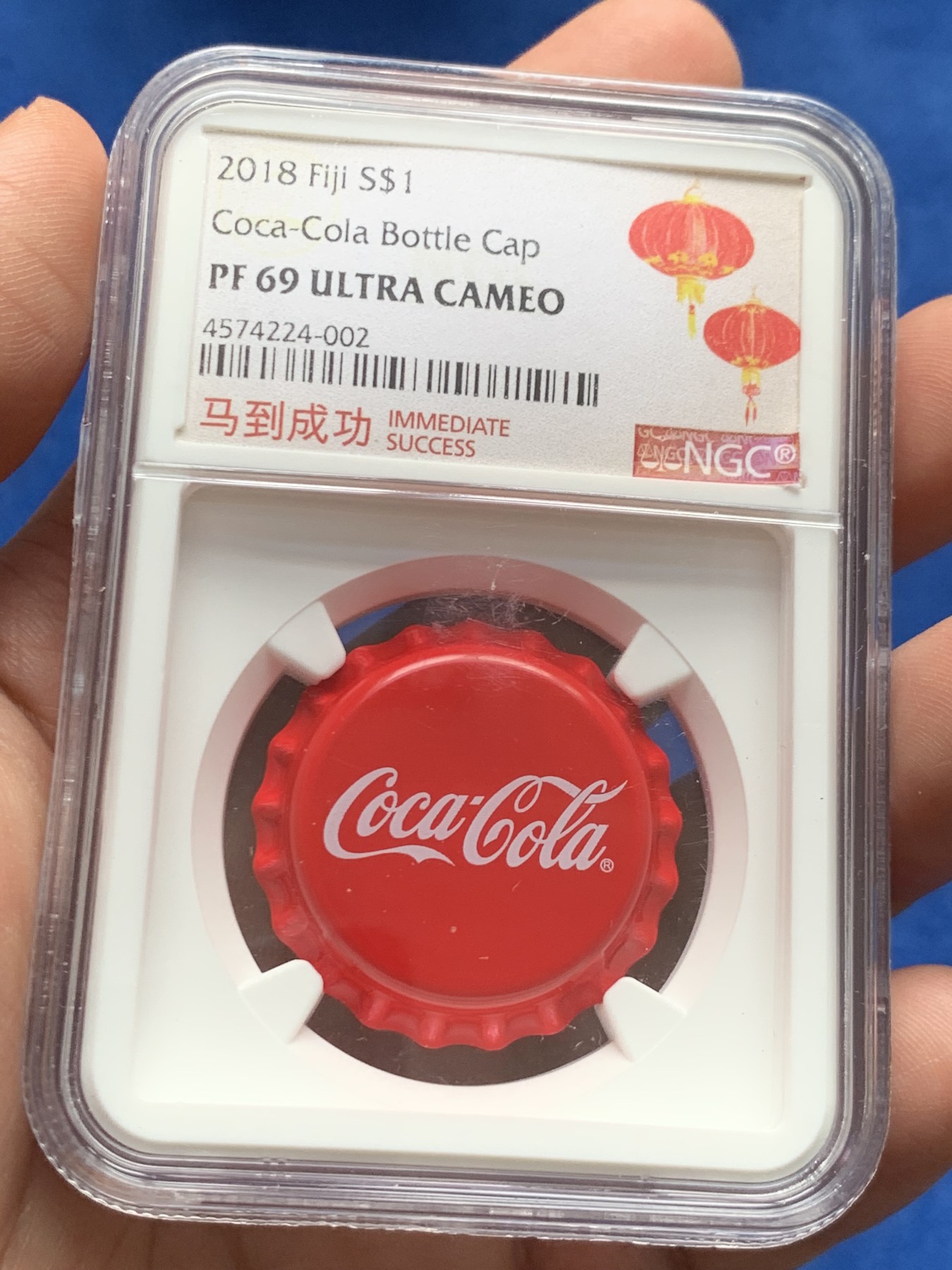 《竞宝斋》第263场-周日，周一 2场连拍 (全场包邮) NGC PF69UC 斐济2018年可口可乐瓶盖彩色异形银币，马到成功特殊标签，带证书
