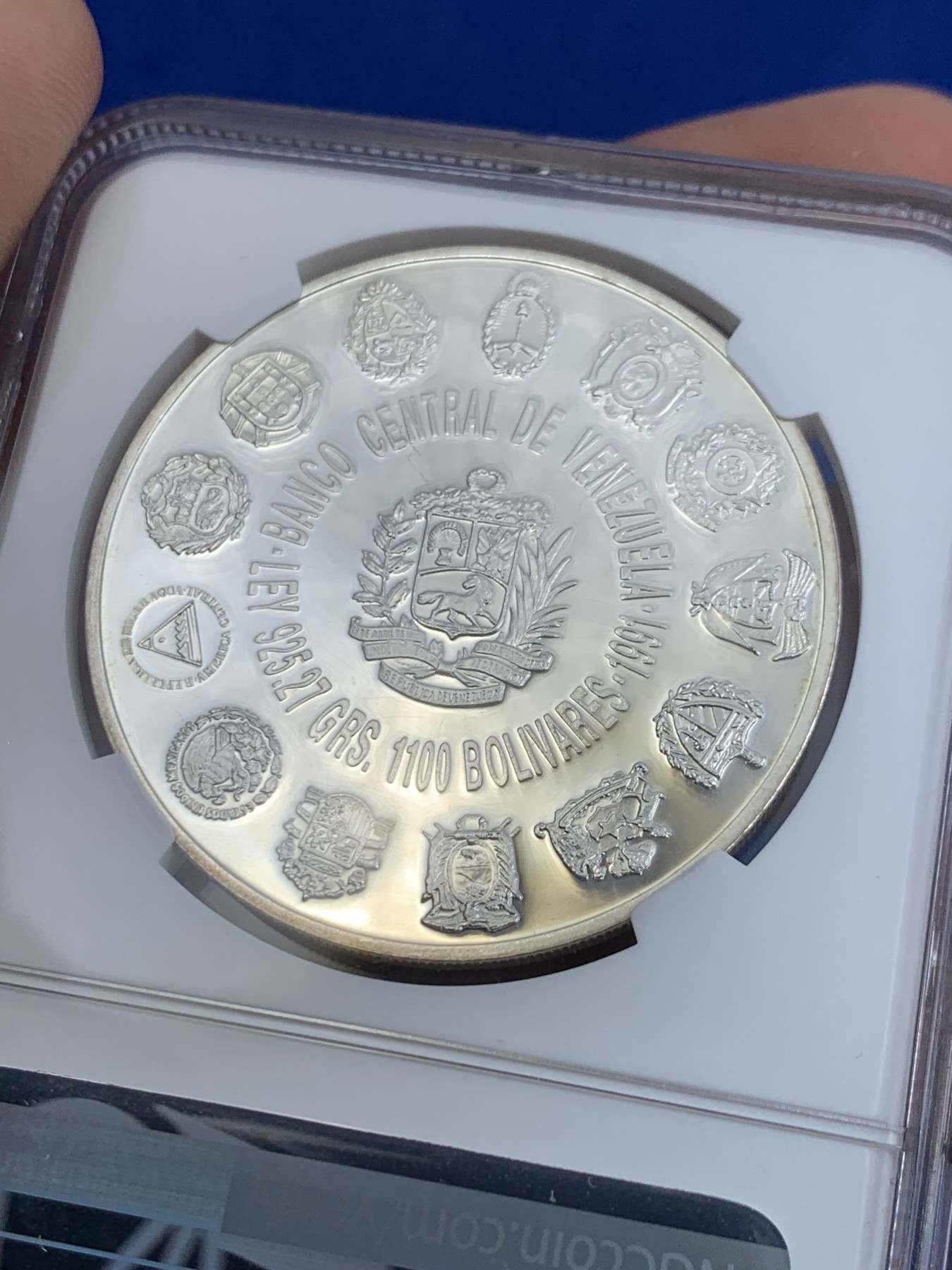 《竞宝斋》第263场-周日，周一 2场连拍 (全场包邮) NGC PF67UC 1991委内瑞拉1100玻利瓦尔银币，非常少见的委内瑞拉银币品种， 纪念哥伦布发现新大陆，正面是哥伦布全身像，背面是拉丁美洲各国国徽图案，委内瑞拉银币也是国际市场的热门品种，不容错过