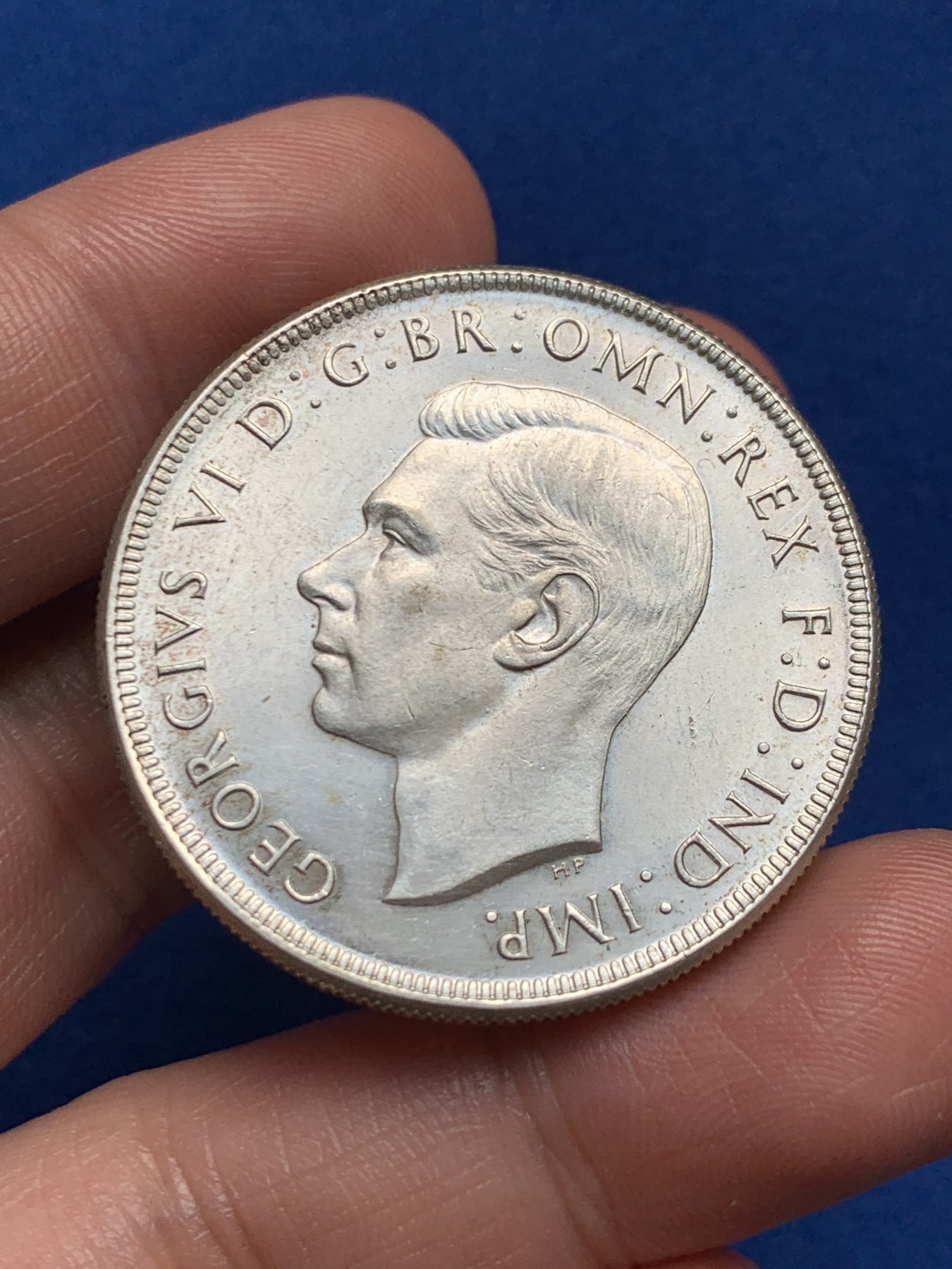 《竞宝斋》第263场-周日，周一 2场连拍 (全场包邮) 1937年澳大利亚乔治六世1克郎大银币 28.28克 925银 这枚银币是20多年前本人在英国留学时偶然间购入的一批钱币之一，已陪伴本人多年，希望它能找到一个好的归宿