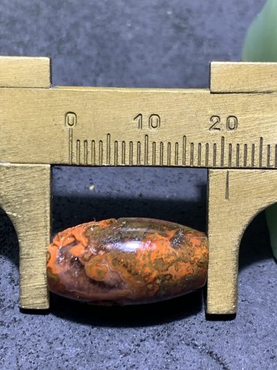 精美亚光冰飘战国红玛瑙手工雕刻双鱼桶珠一个(寓意，富贵有余）， 精美亚光冰飘战国红玛瑙手工雕刻双鱼桶珠一个(寓意，富贵有余），