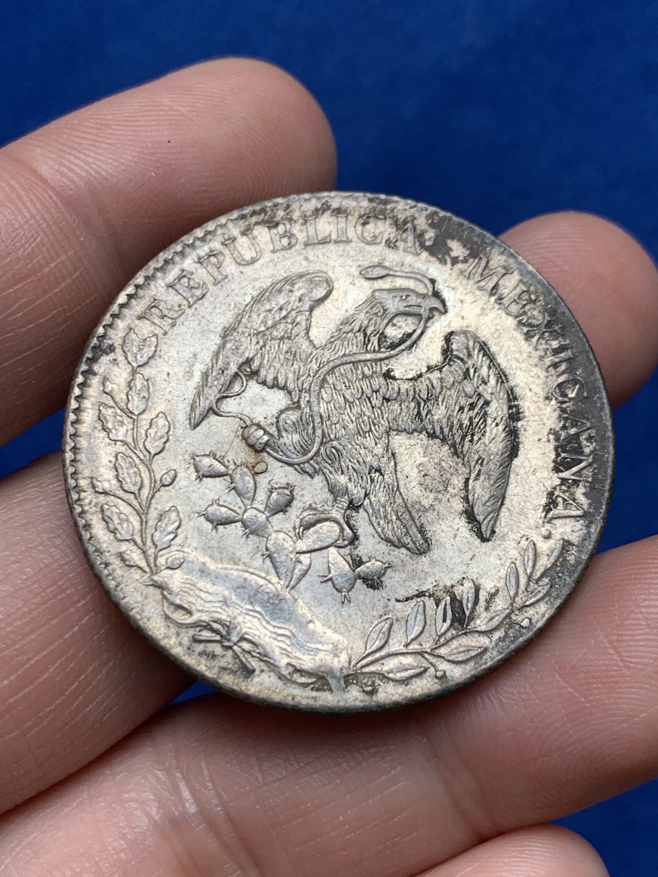 《竞宝斋》第263场-周日，周一 2场连拍 (全场包邮) 墨西哥1897年花边鹰洋8R银币 原味包浆 细节见图