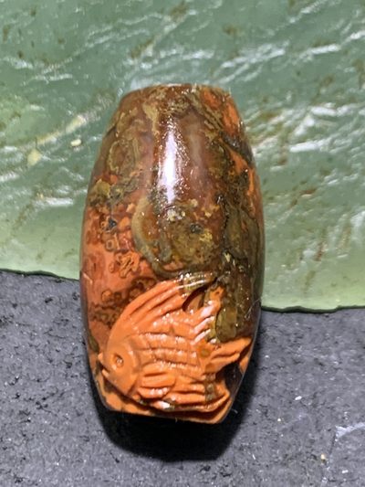 精美亚光冰飘战国红玛瑙手工雕刻双鱼桶珠一个(寓意，富贵有余）， 精美亚光冰飘战国红玛瑙手工雕刻双鱼桶珠一个(寓意，富贵有余），