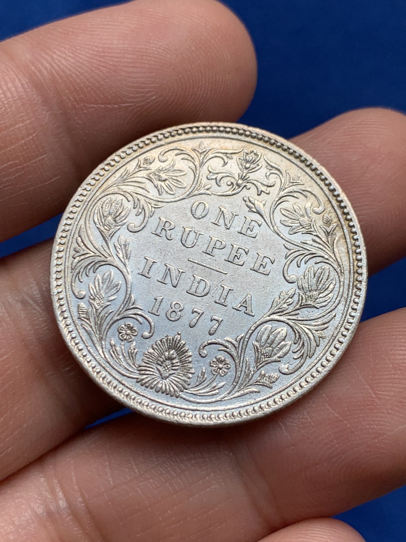 《竞宝斋》第263场-周日，周一 2场连拍 (全场包邮) 英属印度 1877 维多利亚 1卢比 银币