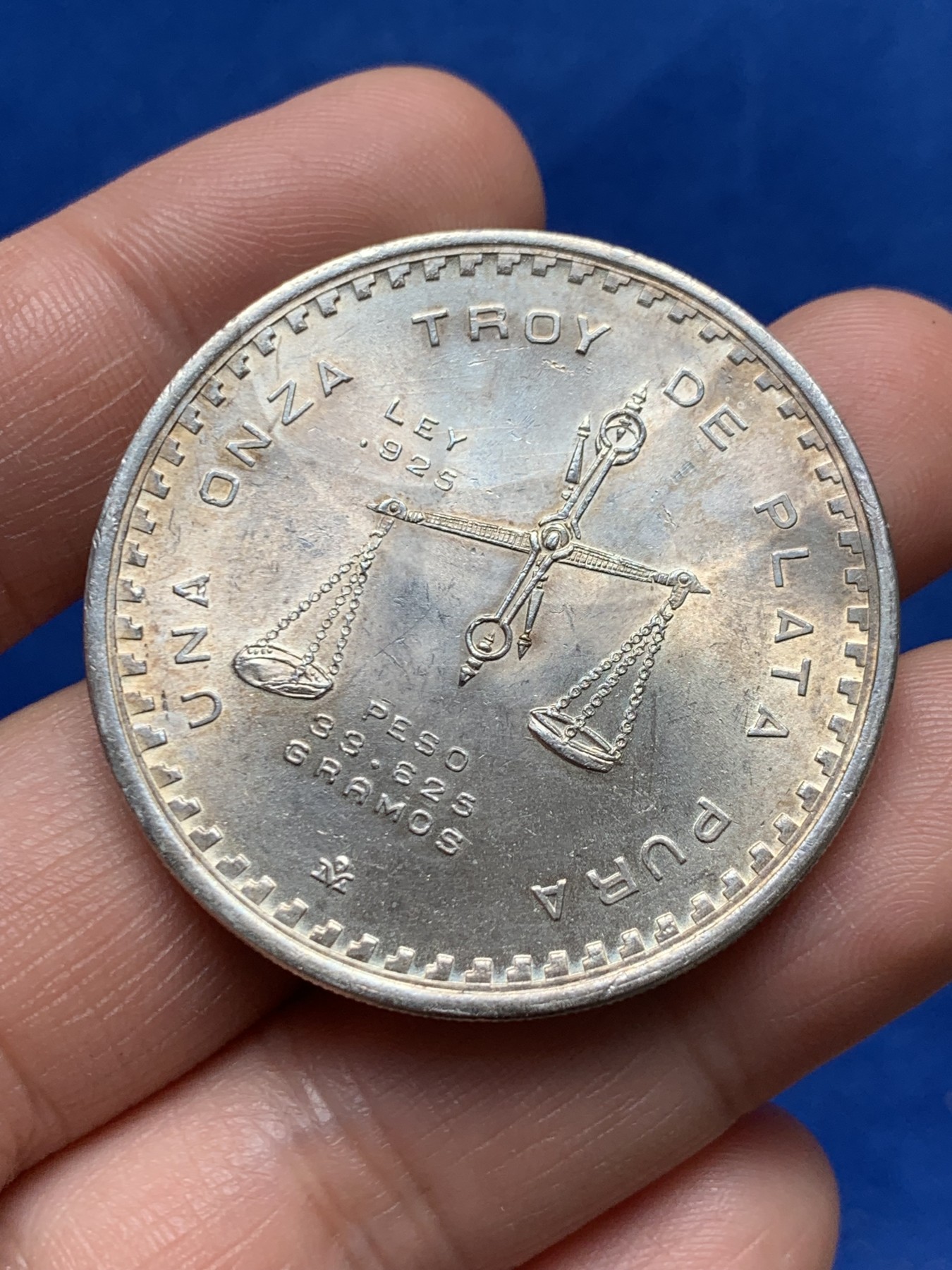 《竞宝斋》第263场-周日，周一 2场连拍 (全场包邮) 墨西哥1979铸币机天平大银币 925银 33.6克