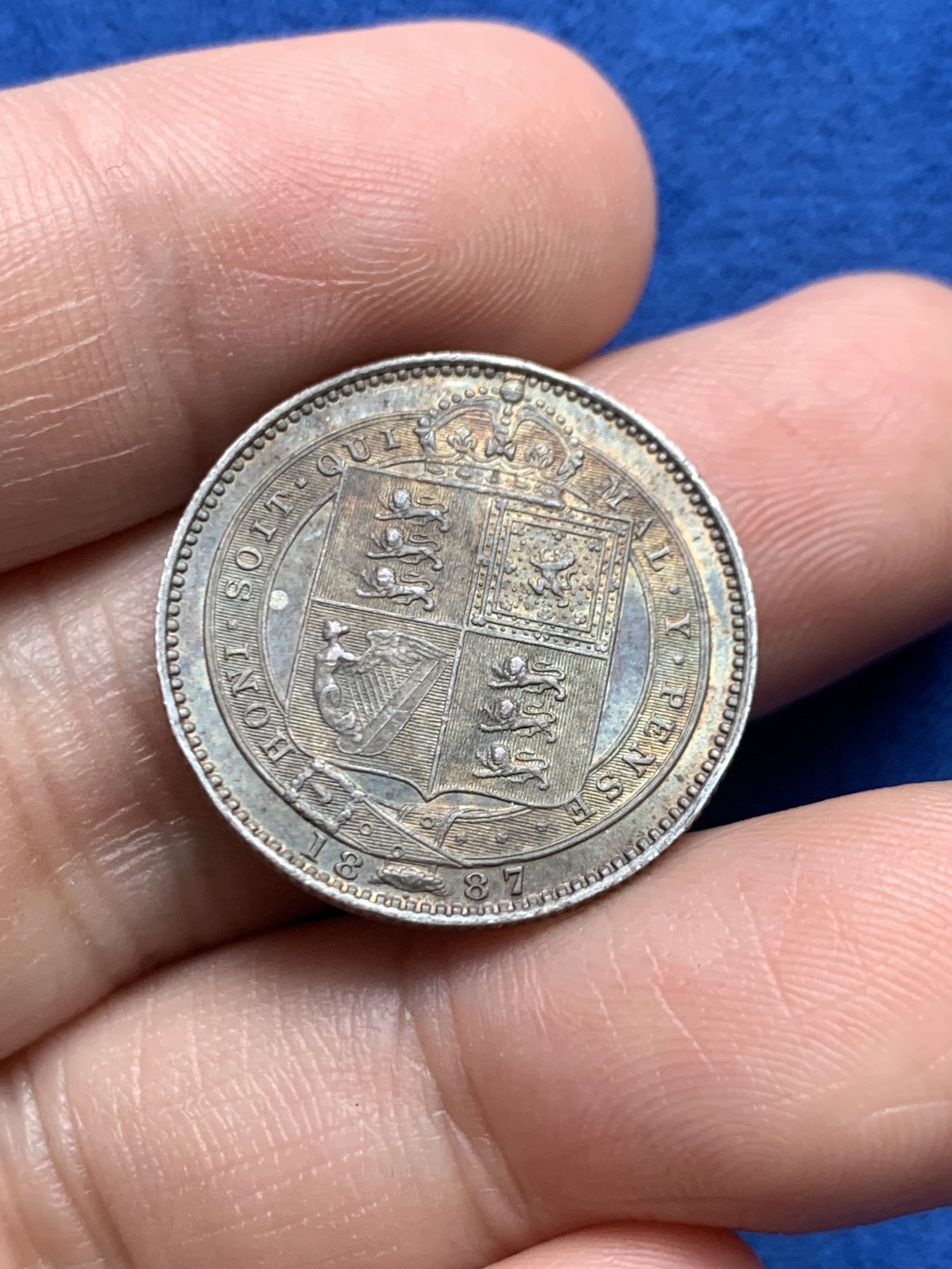 《竞宝斋》第263场-周日，周一 2场连拍 (全场包邮) 带盒 6枚一组 英国 1887 维多利亚 高冠版 银币 黑包浆 细节见图 从3便士到双福林银币