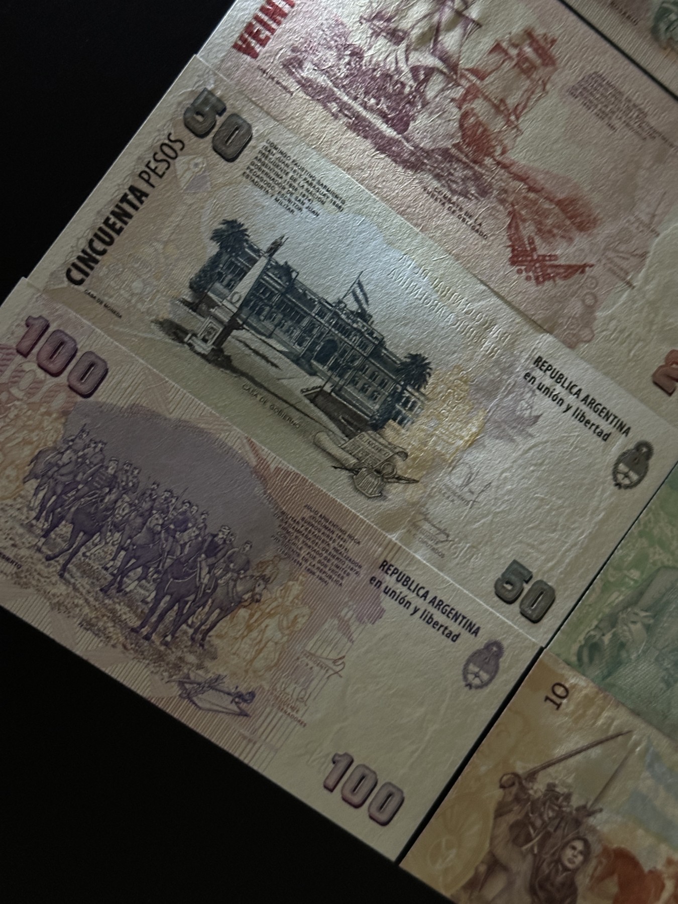 《外钞收藏家》第三百六十五期（连拍第二场） 阿根廷8张一起 全新UNC