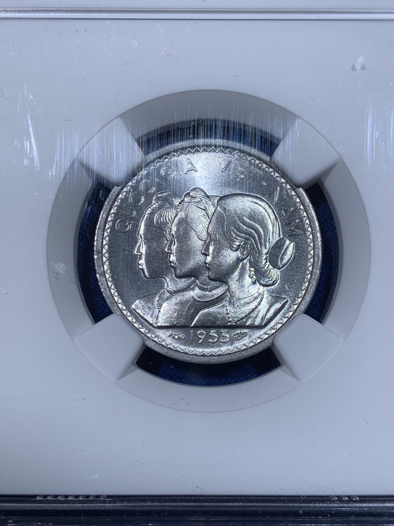 《竞宝斋》第263场-周日，周一 2场连拍 (全场包邮) NGC MS66 越南1953三姐妹10苏