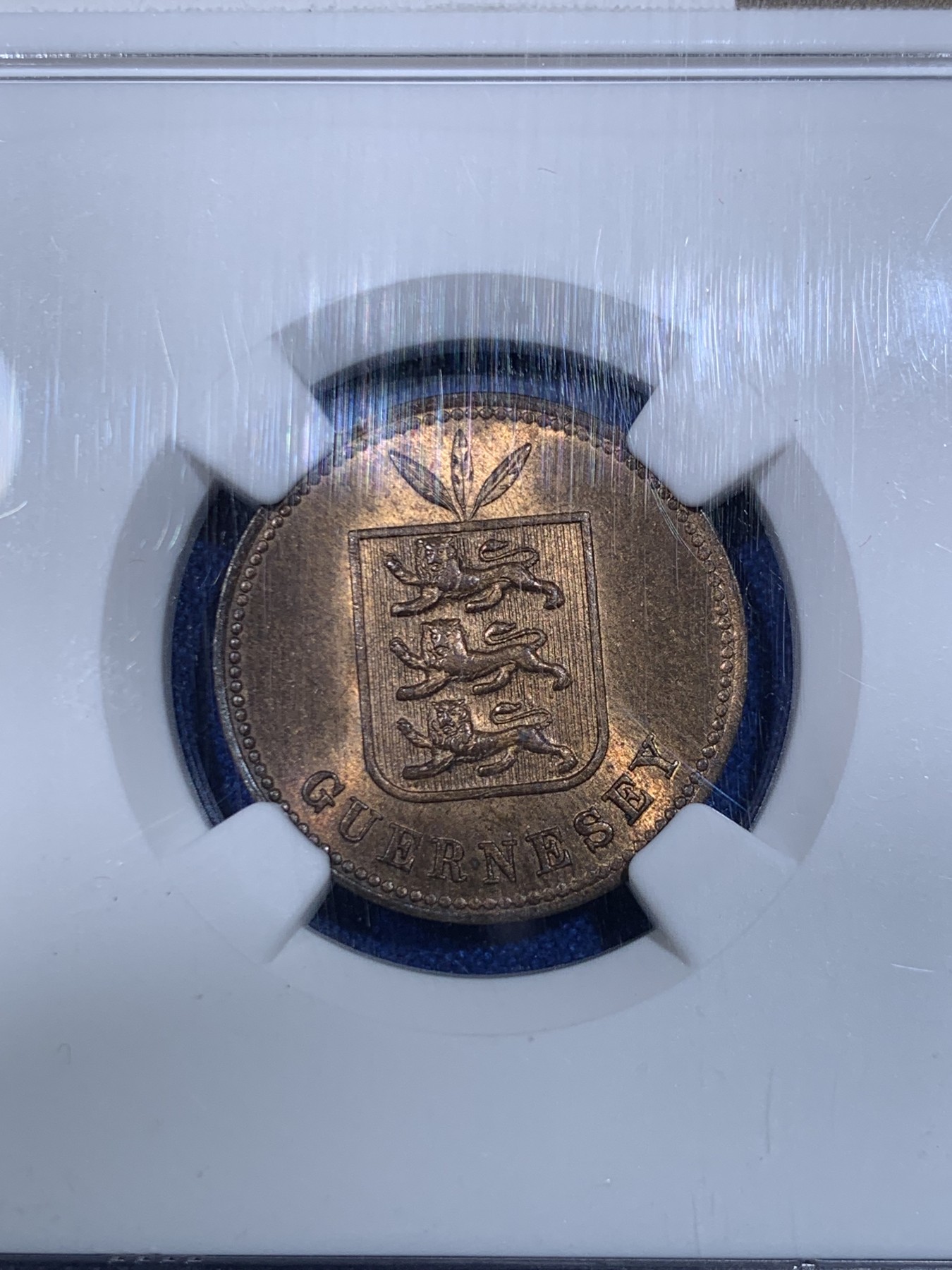 《竞宝斋》第263场-周日，周一 2场连拍 (全场包邮) NGC MS66RB 根西顿1885年3叶雄狮版2道布 极高分铜币