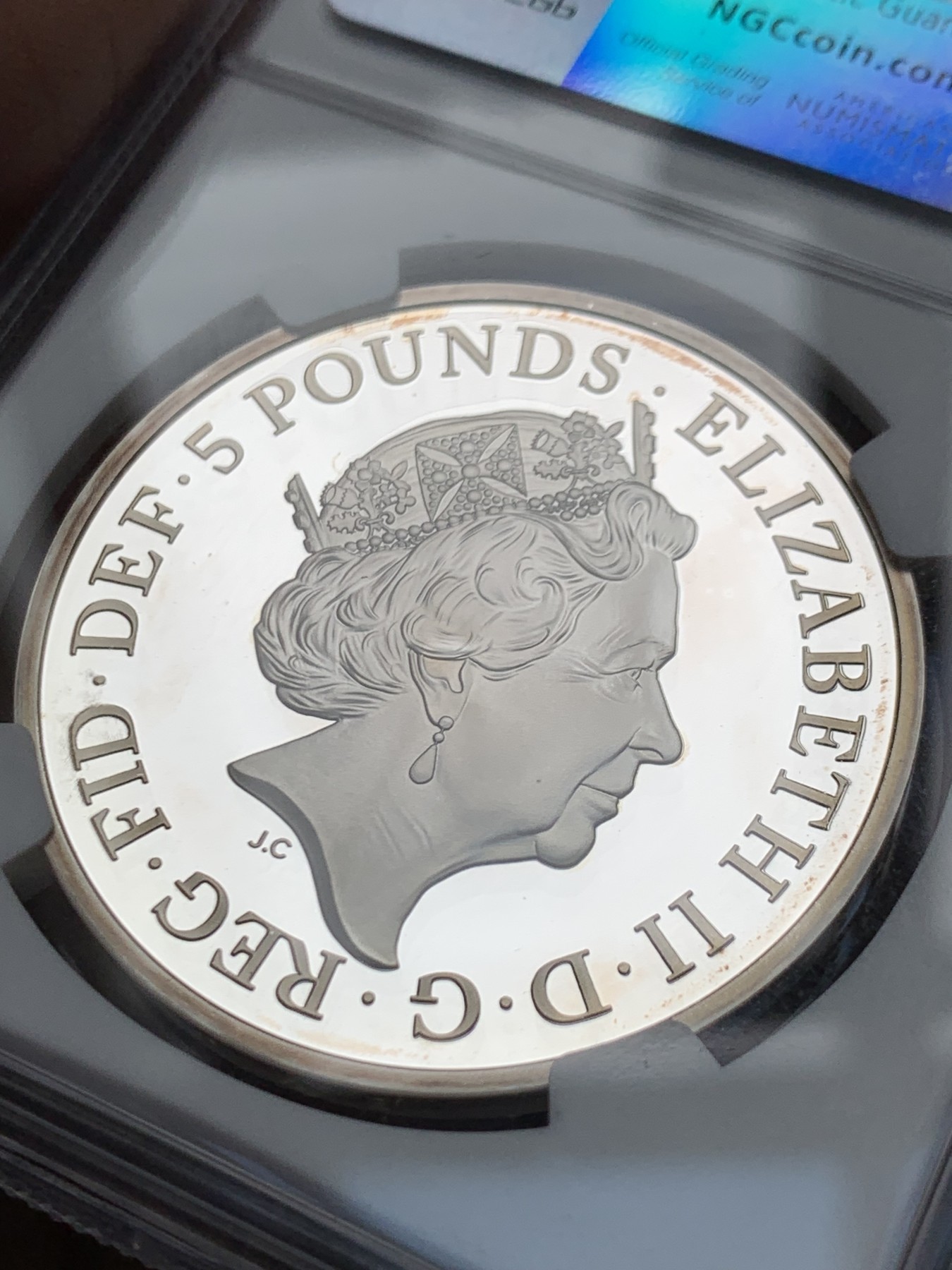 《竞宝斋》第263场-周日，周一 2场连拍 (全场包邮) NGC PF68UC 英国 2017年 女王伊丽莎白二世在位65周年 5镑 银币（蓝宝石禧年纪念，盒证齐全，性价比超高）