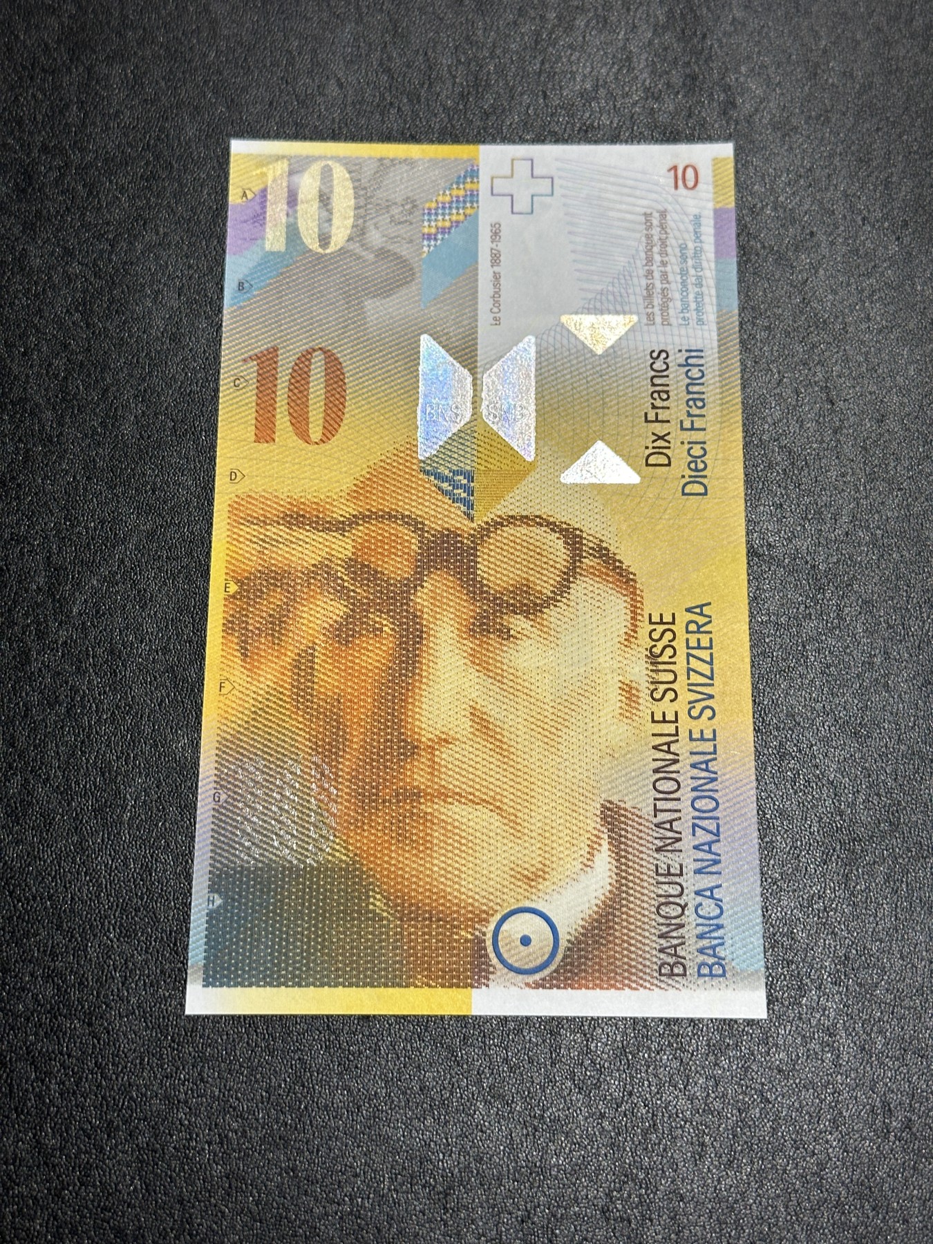 《外钞收藏家》第三百六十五期（连拍第二场） 1995年瑞士人像版10法郎 全新UNC