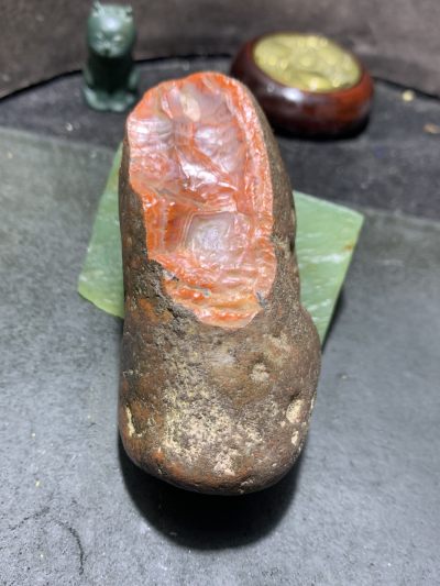 精美铁皮开口料南红玛瑙原石一颗 - 精美铁皮开口料南红玛瑙原石一颗