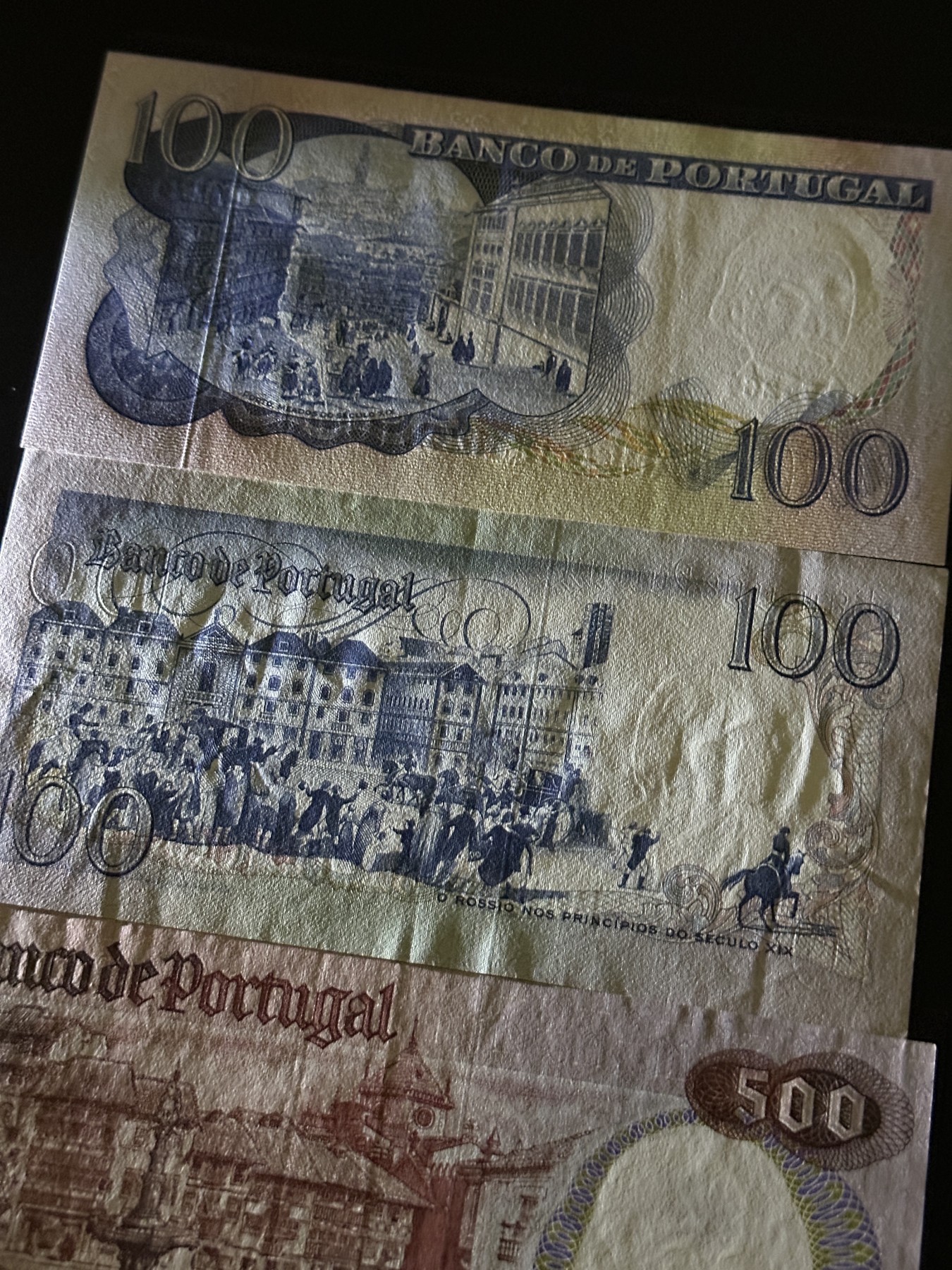 《外钞收藏家》第三百六十五期（连拍第二场） 葡萄三张一起 第一张全新 下面两张有折 角有极轻微潮