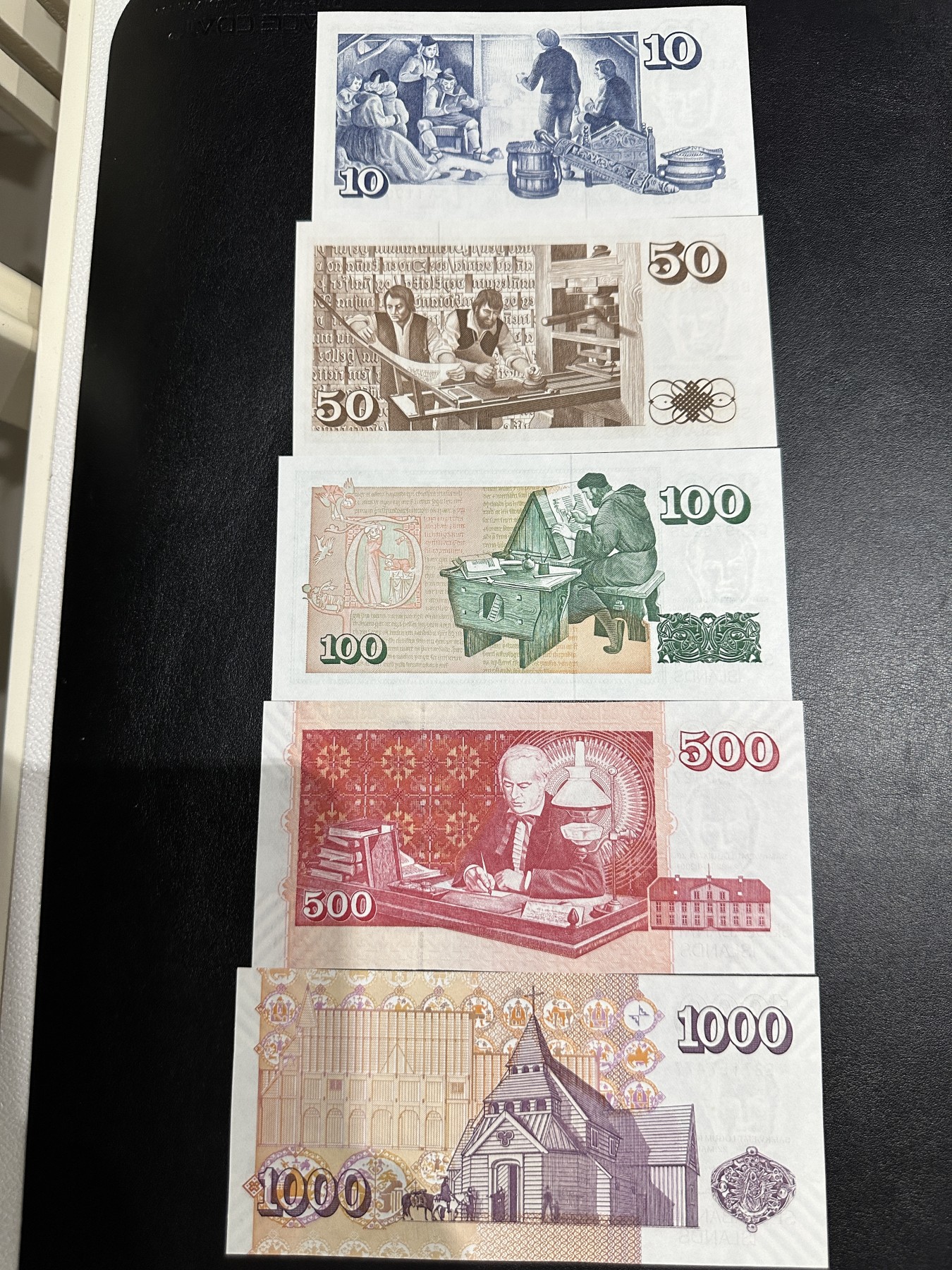 《外钞收藏家》第三百六十五期（连拍第二场） 冰岛10-1000克朗 五张一起 全新 有轻微潮点