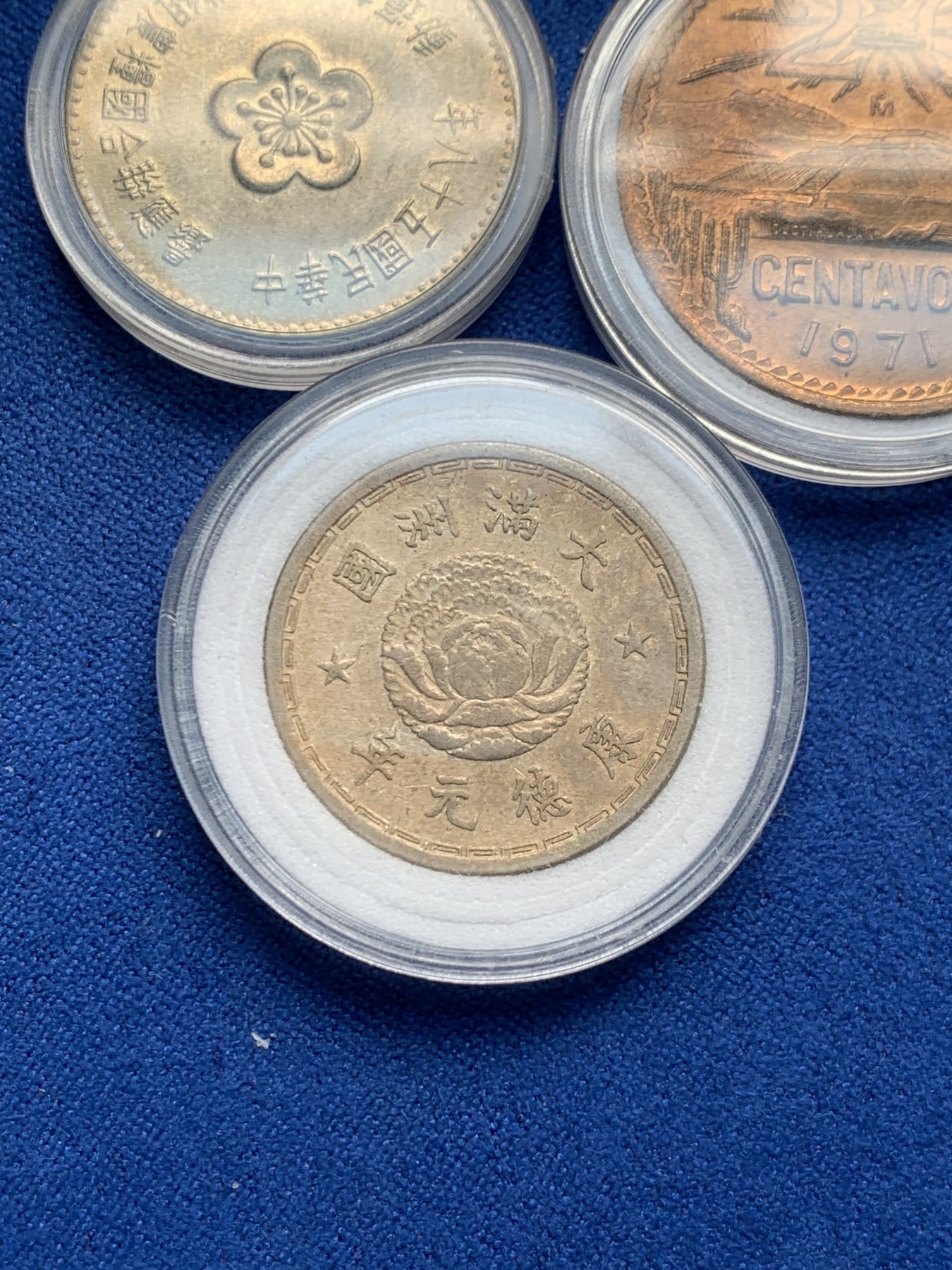 《竞宝斋》第263场-周日，周一 2场连拍 (全场包邮) 3枚一组 中国台湾省1969粮农组织壹圆纪念币+伪满洲国双龙壹角+墨西哥铜币20分