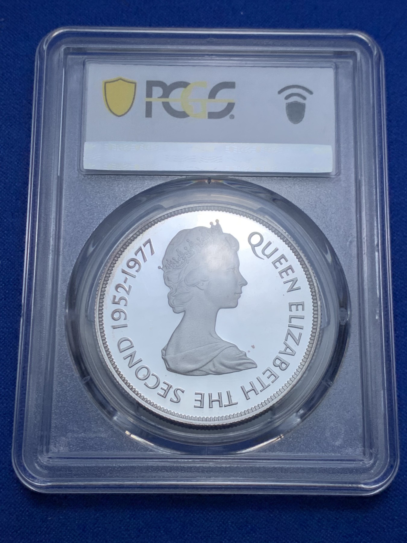 《竞宝斋》第263场-周日，周一 2场连拍 (全场包邮) PCGS PR67DCAM 1977年特里斯坦-达库尼亚群岛女皇登基25周年银币 高浮雕打制 是女王收藏中不可或缺的品类