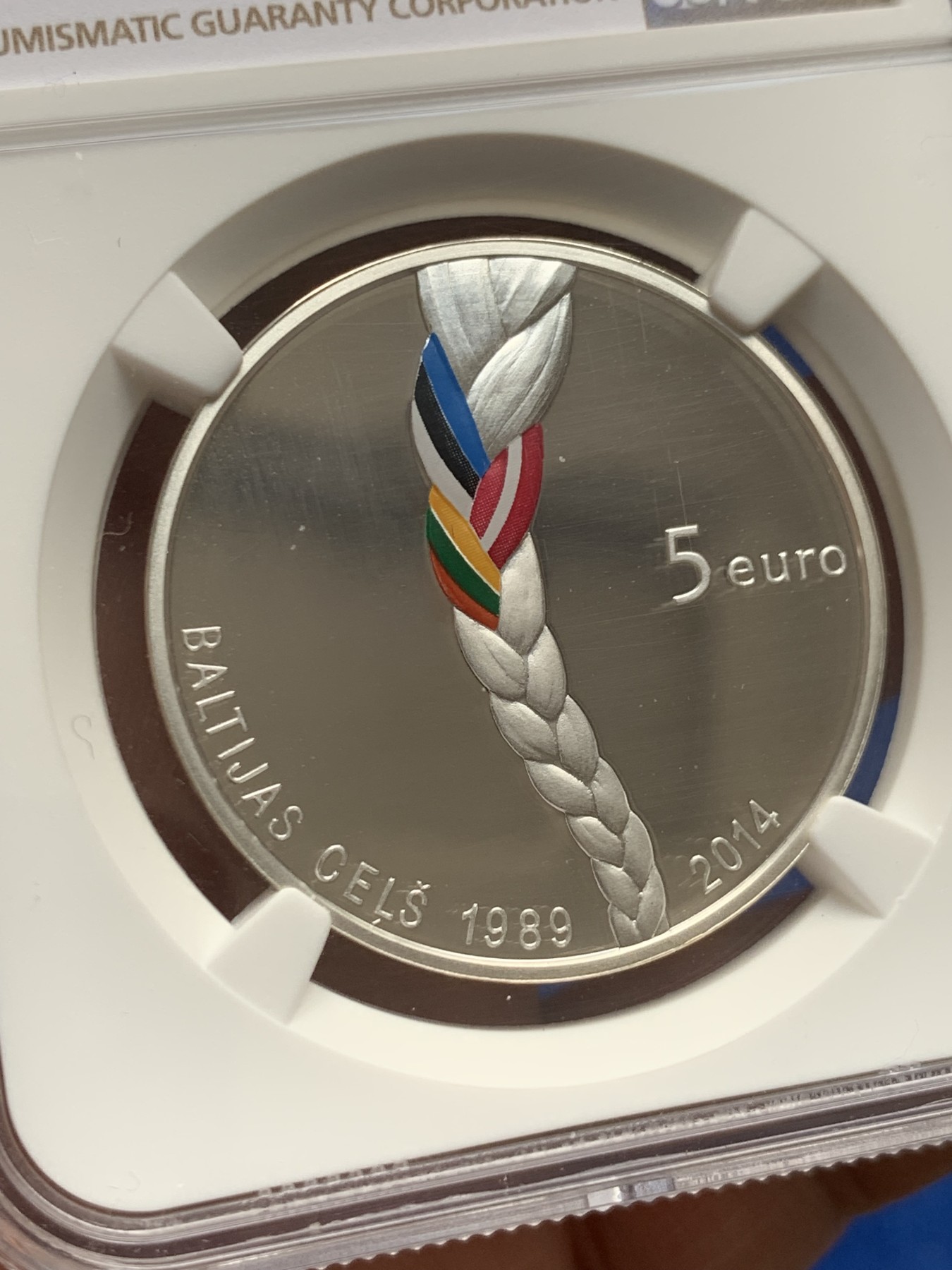 《竞宝斋》第263场-周日，周一 2场连拍 (全场包邮) NGC PF69UC 拉脱维亚2014年发行波罗的海之路独立25周年彩银5欧纪念币（双料大奖币~2015硬币之星最佳银币第二，2016年克劳斯最佳当代事件币）带盒 22克 35mm 925银